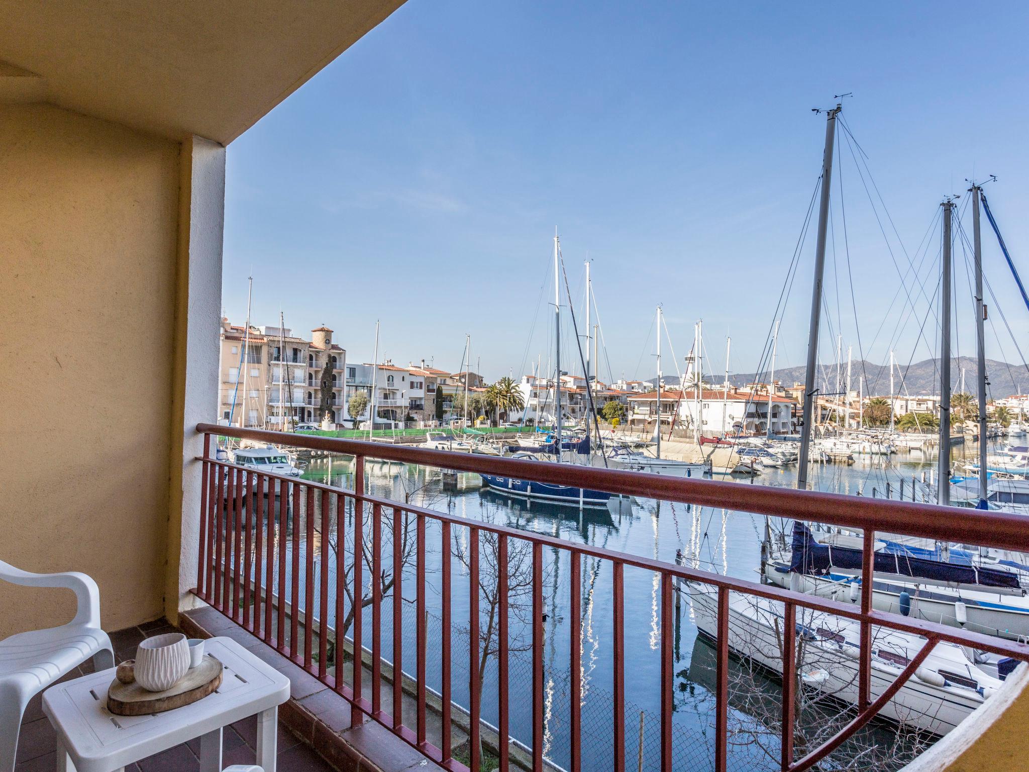 Foto 5 - Apartamento de 1 habitación en Castelló d'Empúries con jardín y vistas al mar