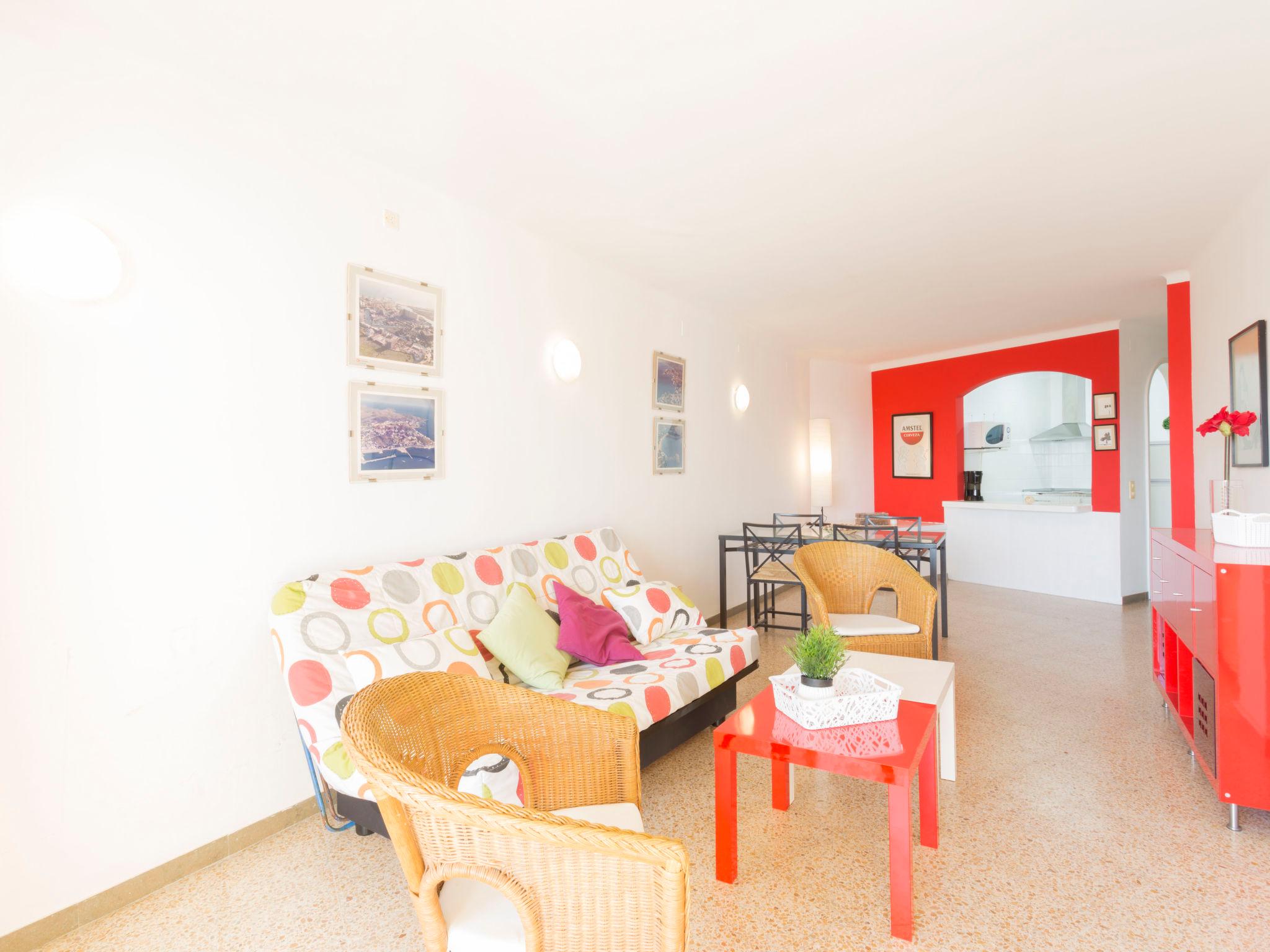 Foto 2 - Apartamento de 1 habitación en Castelló d'Empúries con jardín y vistas al mar