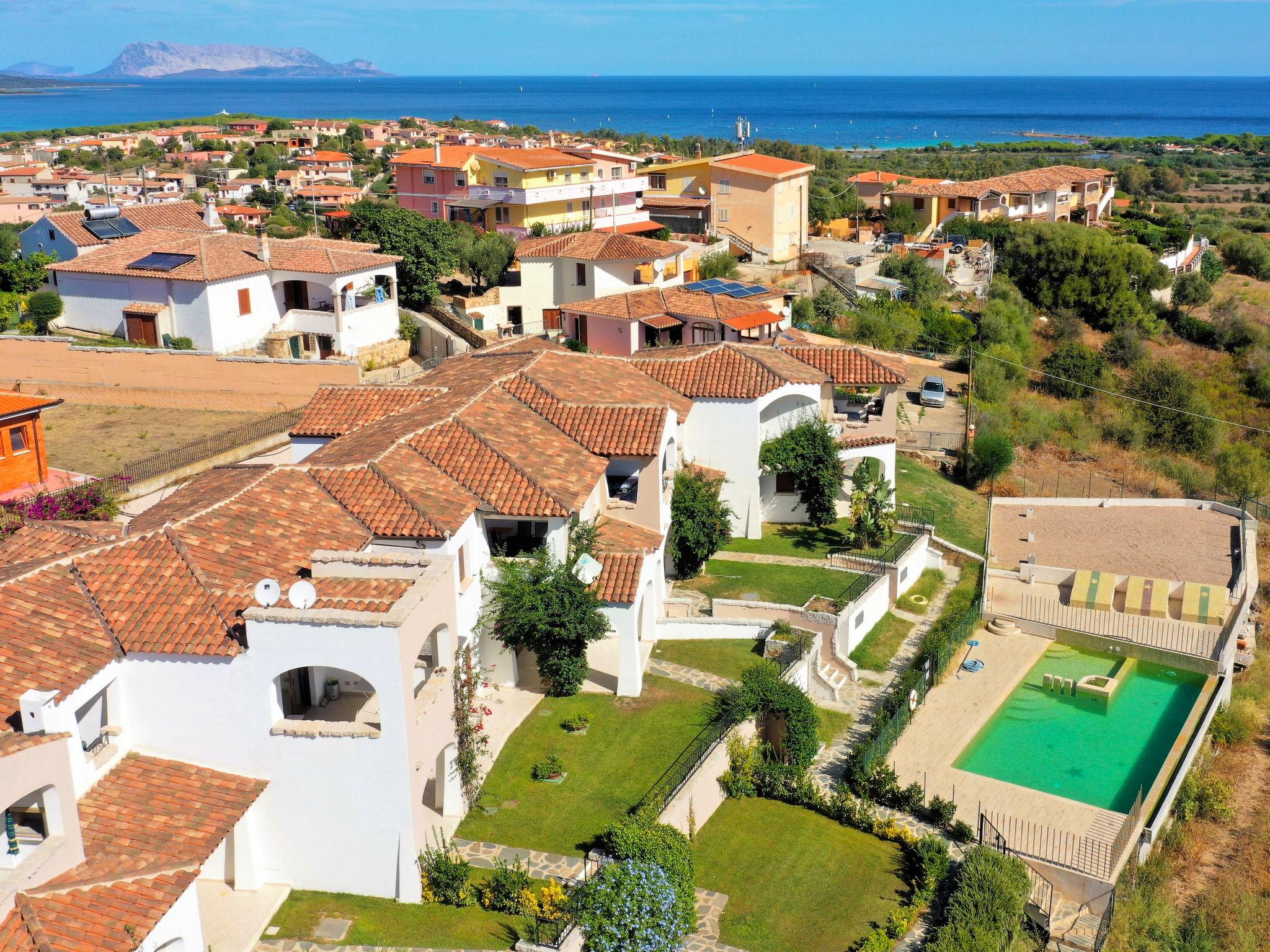 Photo 1 - Appartement de 2 chambres à Budoni avec piscine et vues à la mer