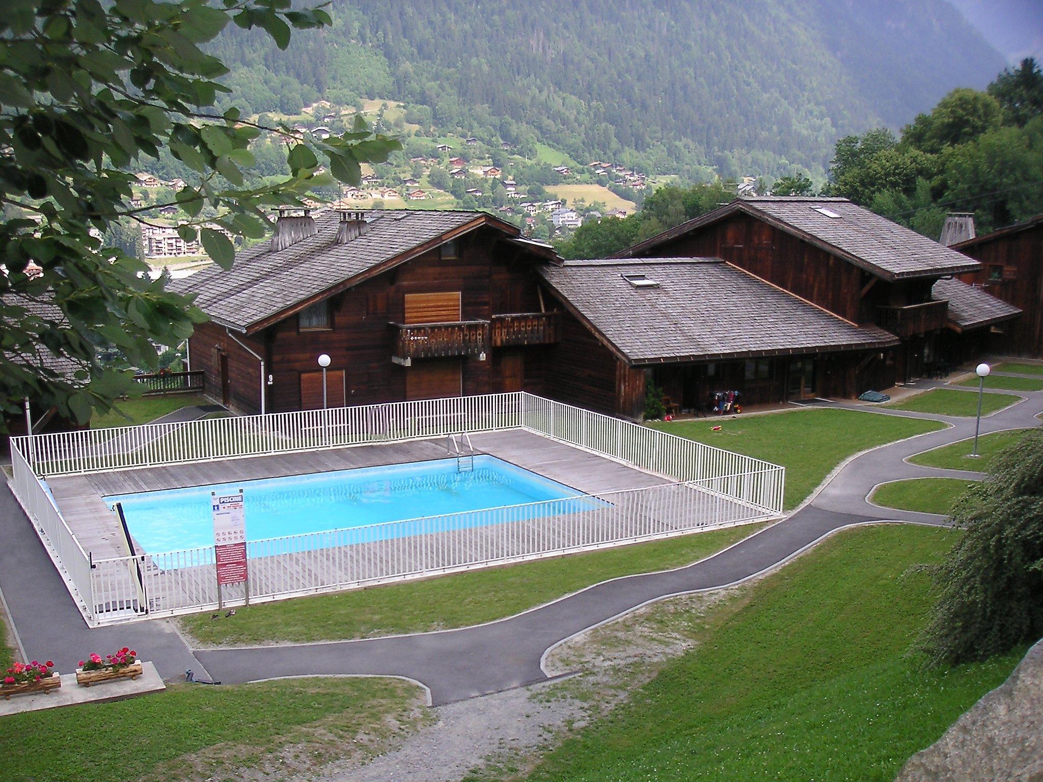 Foto 16 - Apartment mit 1 Schlafzimmer in Saint-Gervais-les-Bains mit schwimmbad und blick auf die berge