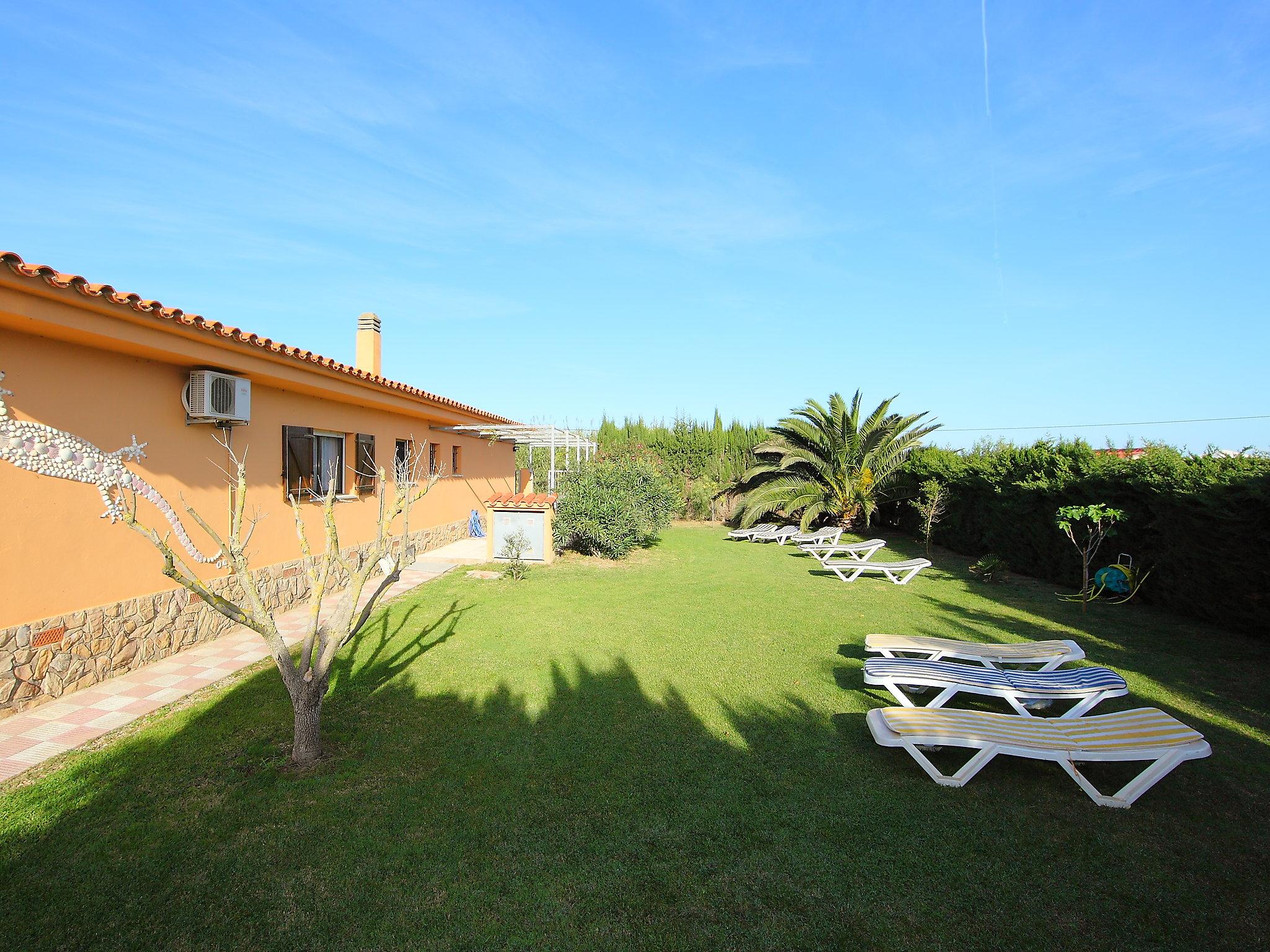 Photo 5 - Maison de 4 chambres à l'Escala avec jardin et vues à la mer