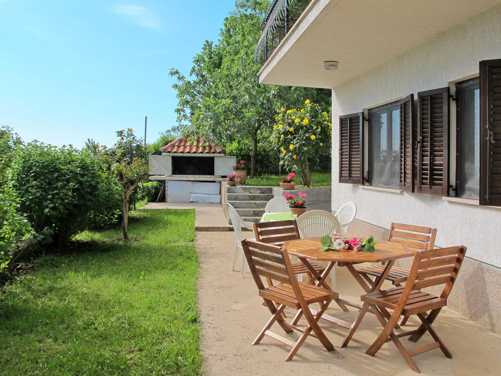 Photo 4 - Appartement de 3 chambres à Opatija avec jardin et vues à la mer