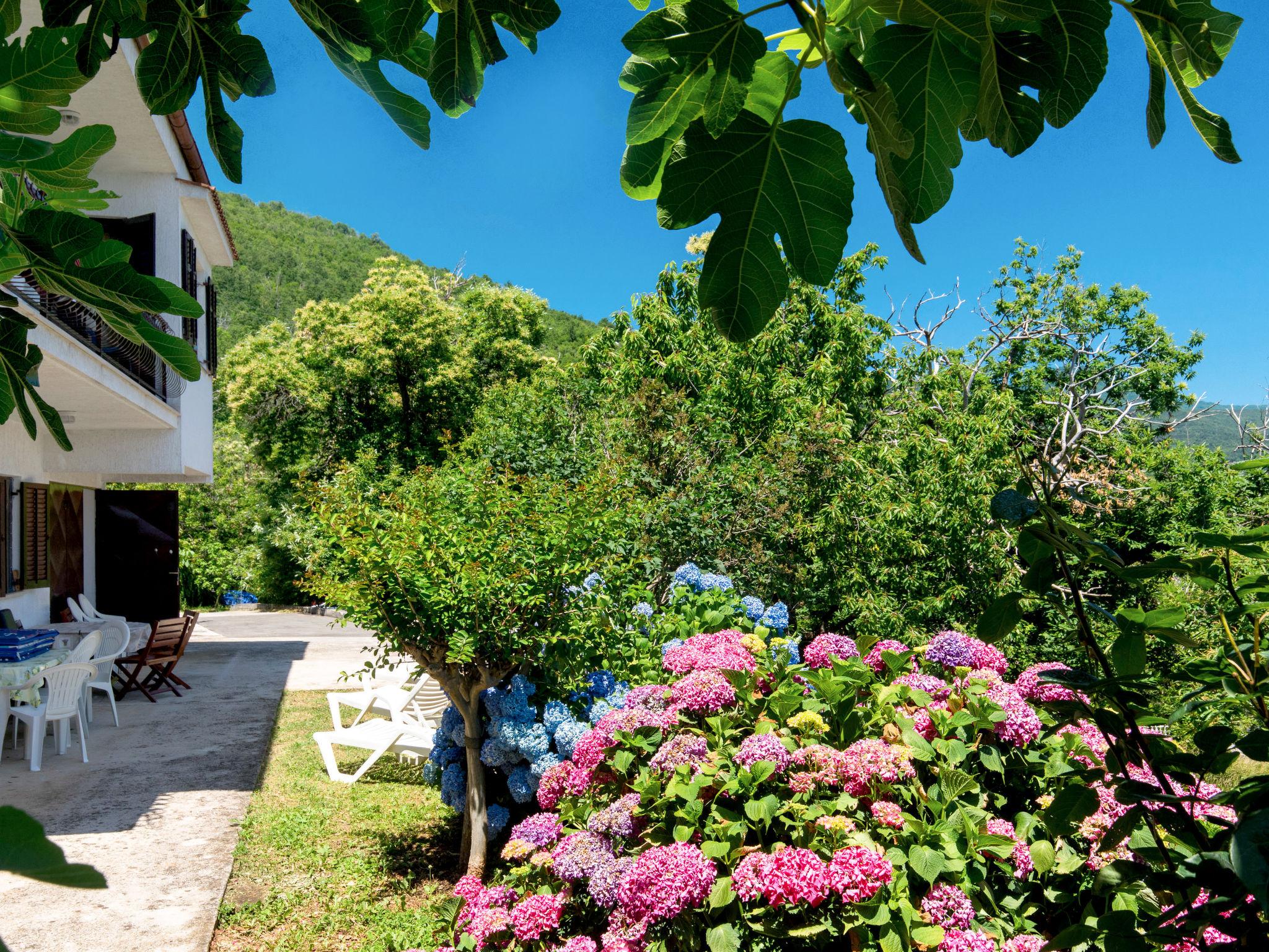 Photo 22 - Appartement de 3 chambres à Opatija avec jardin et vues à la mer