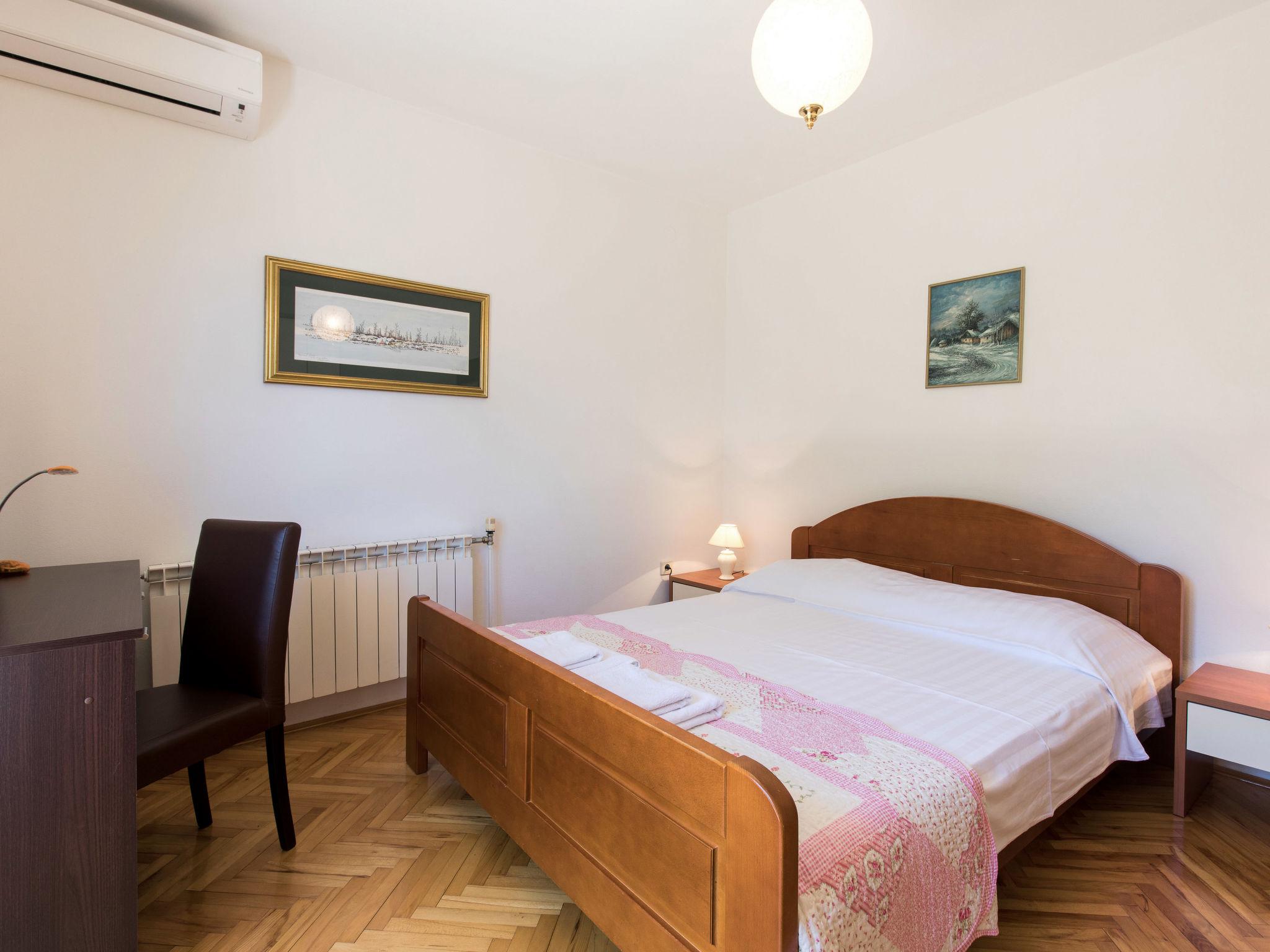 Foto 15 - Apartamento de 3 quartos em Opatija com jardim e terraço