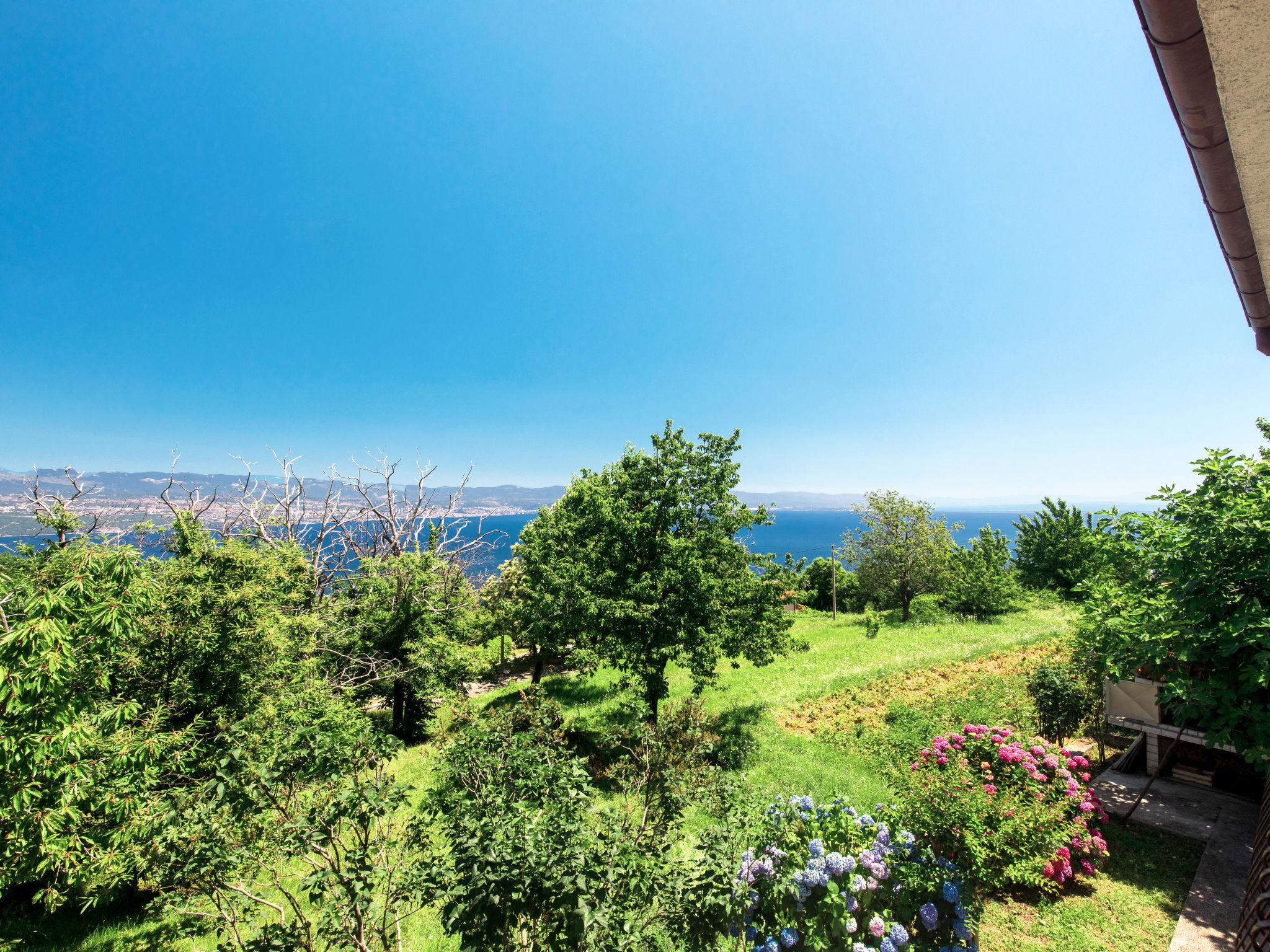 Photo 2 - 3 bedroom Apartment in Opatija with garden and sea view