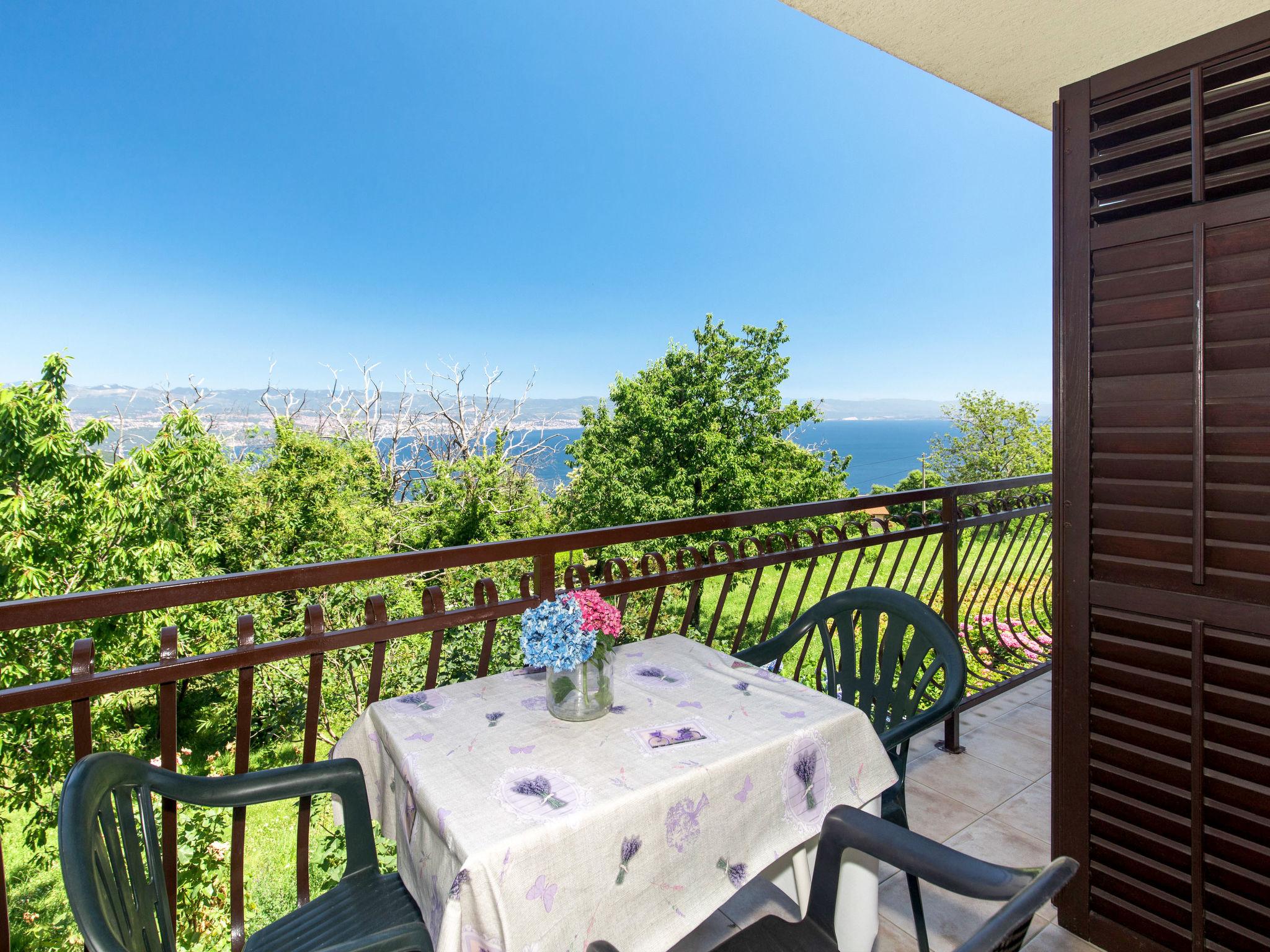 Foto 1 - Apartamento de 3 quartos em Opatija com jardim e vistas do mar