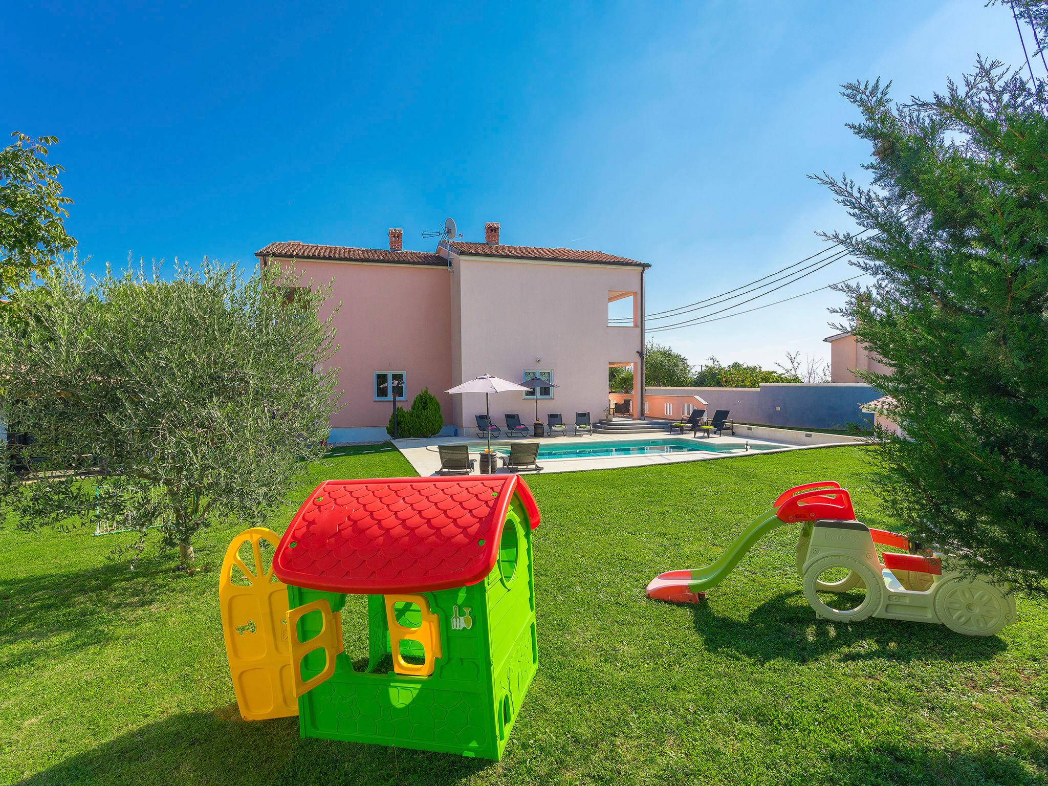 Photo 4 - Maison de 6 chambres à Barban avec piscine privée et vues à la mer