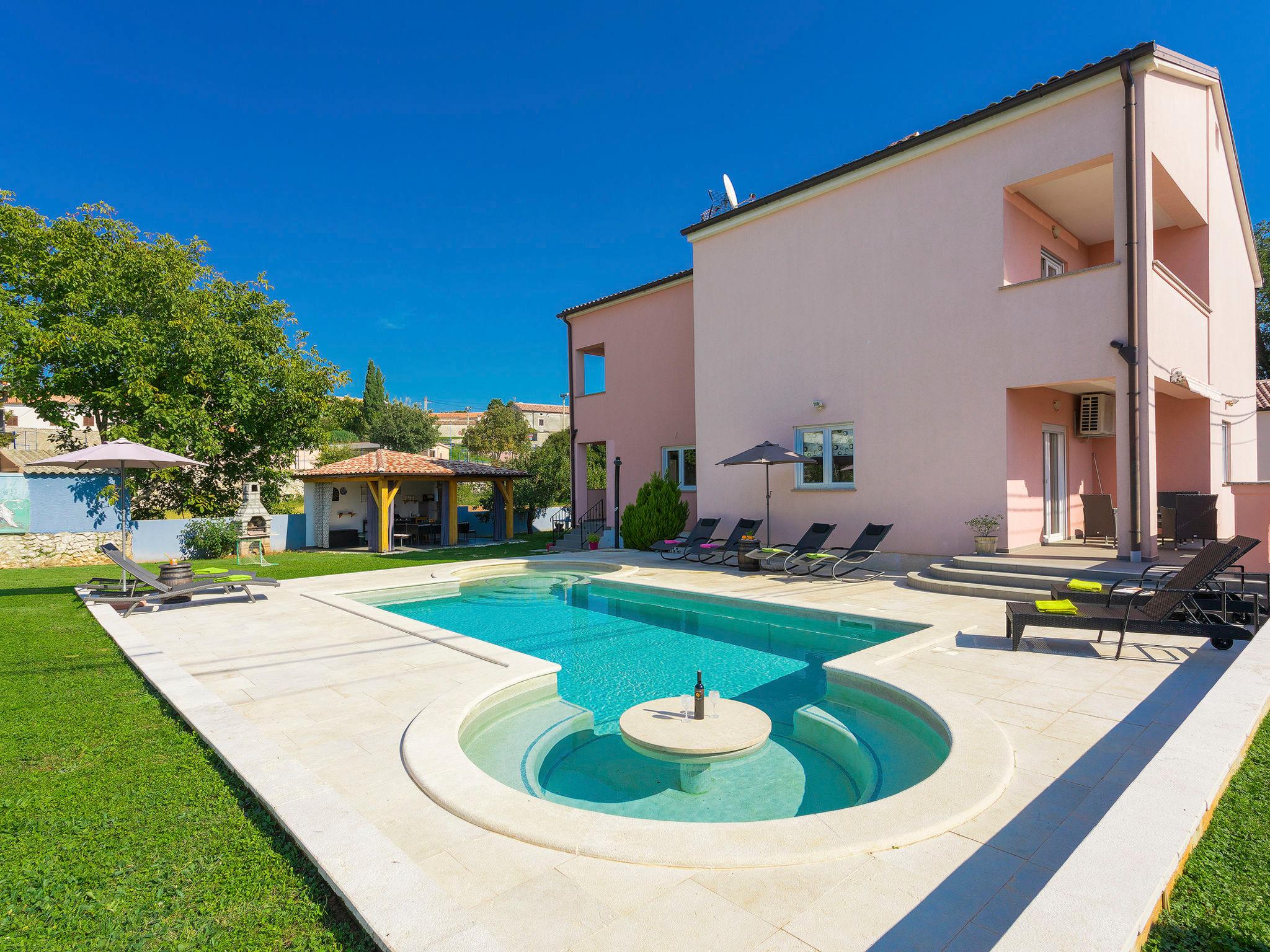 Photo 59 - Maison de 6 chambres à Barban avec piscine privée et vues à la mer