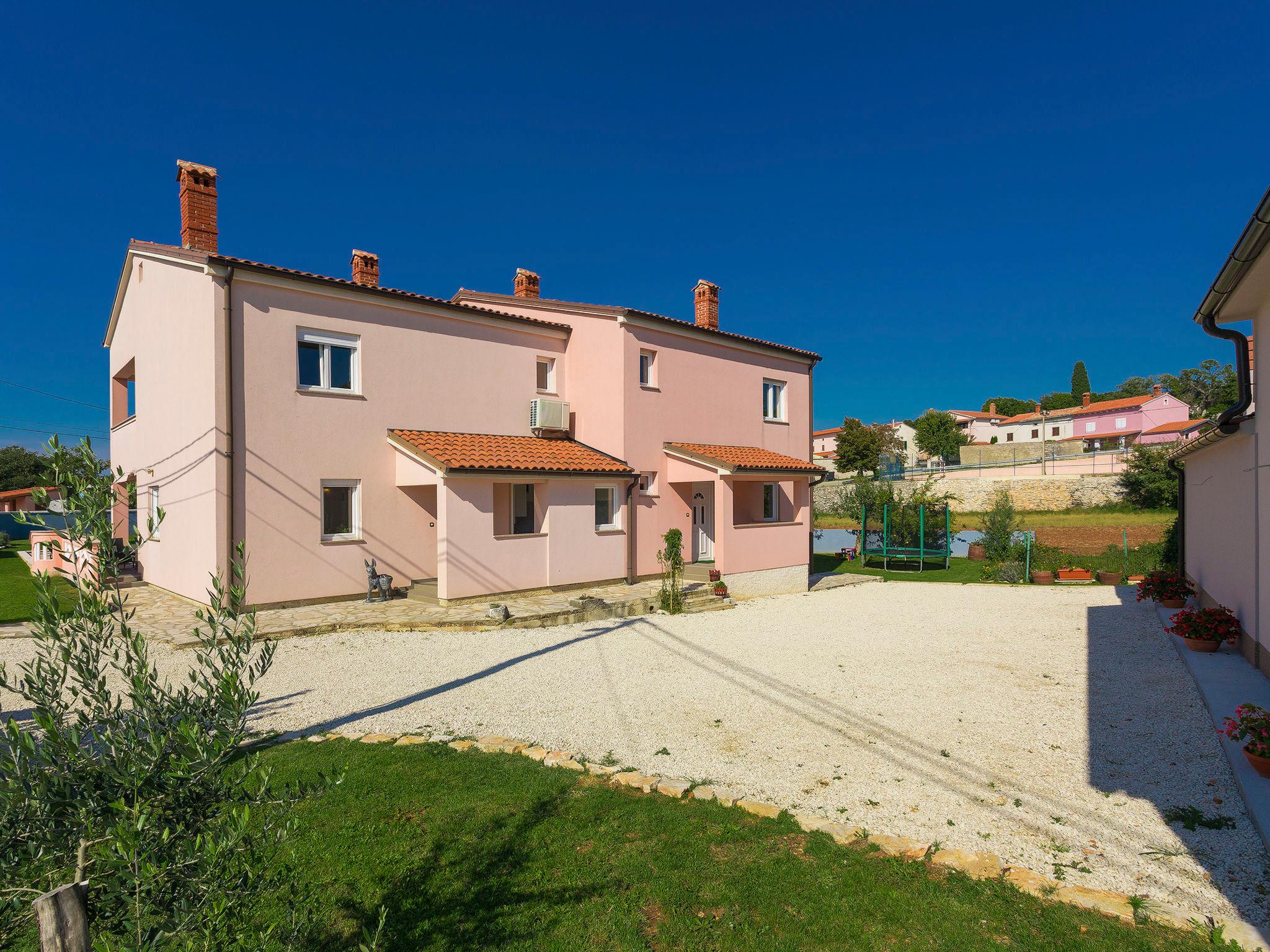 Foto 55 - Casa de 6 habitaciones en Barban con piscina privada y vistas al mar