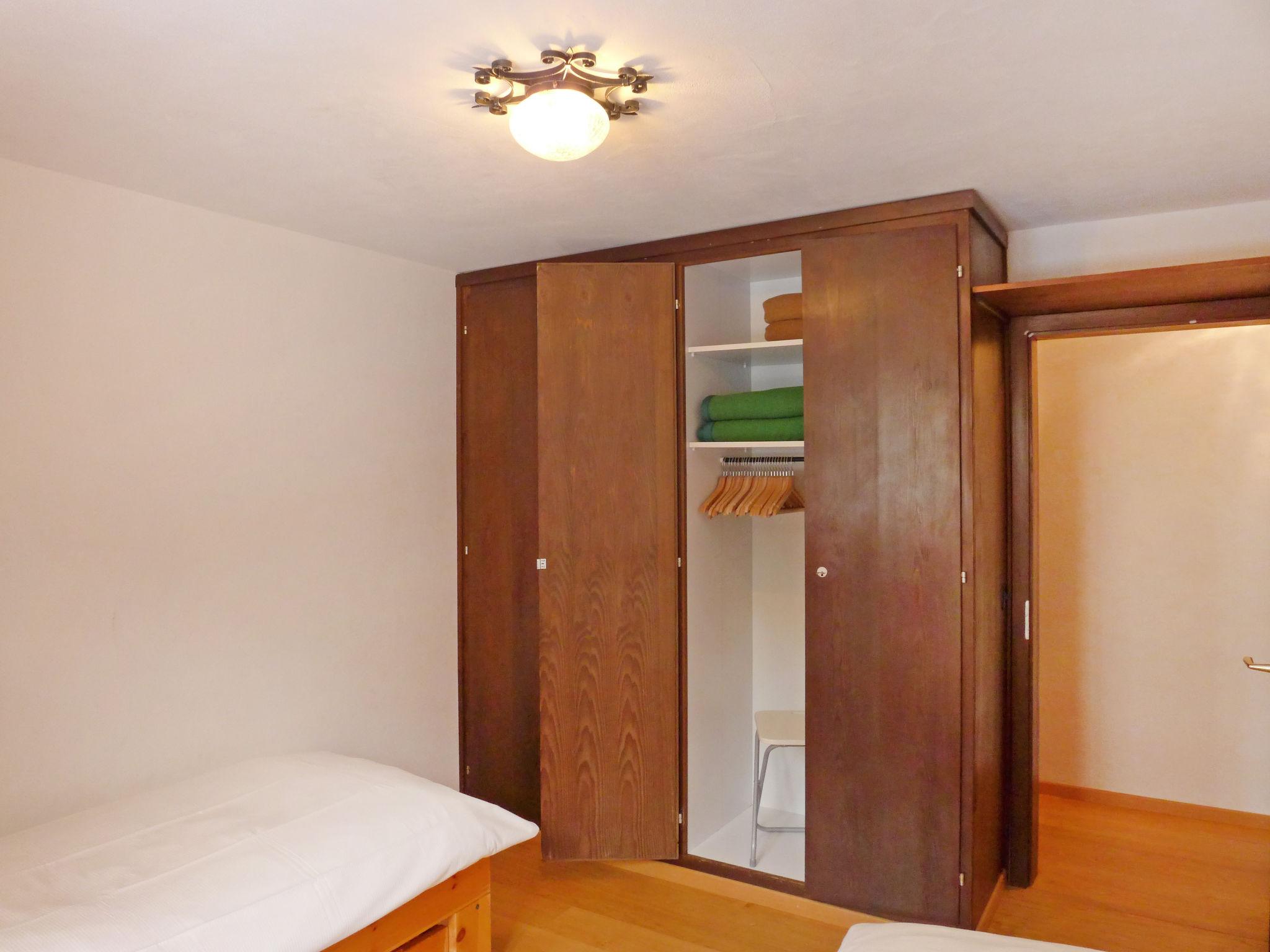 Photo 16 - 2 bedroom Apartment in Silvaplana with sauna and mountain view