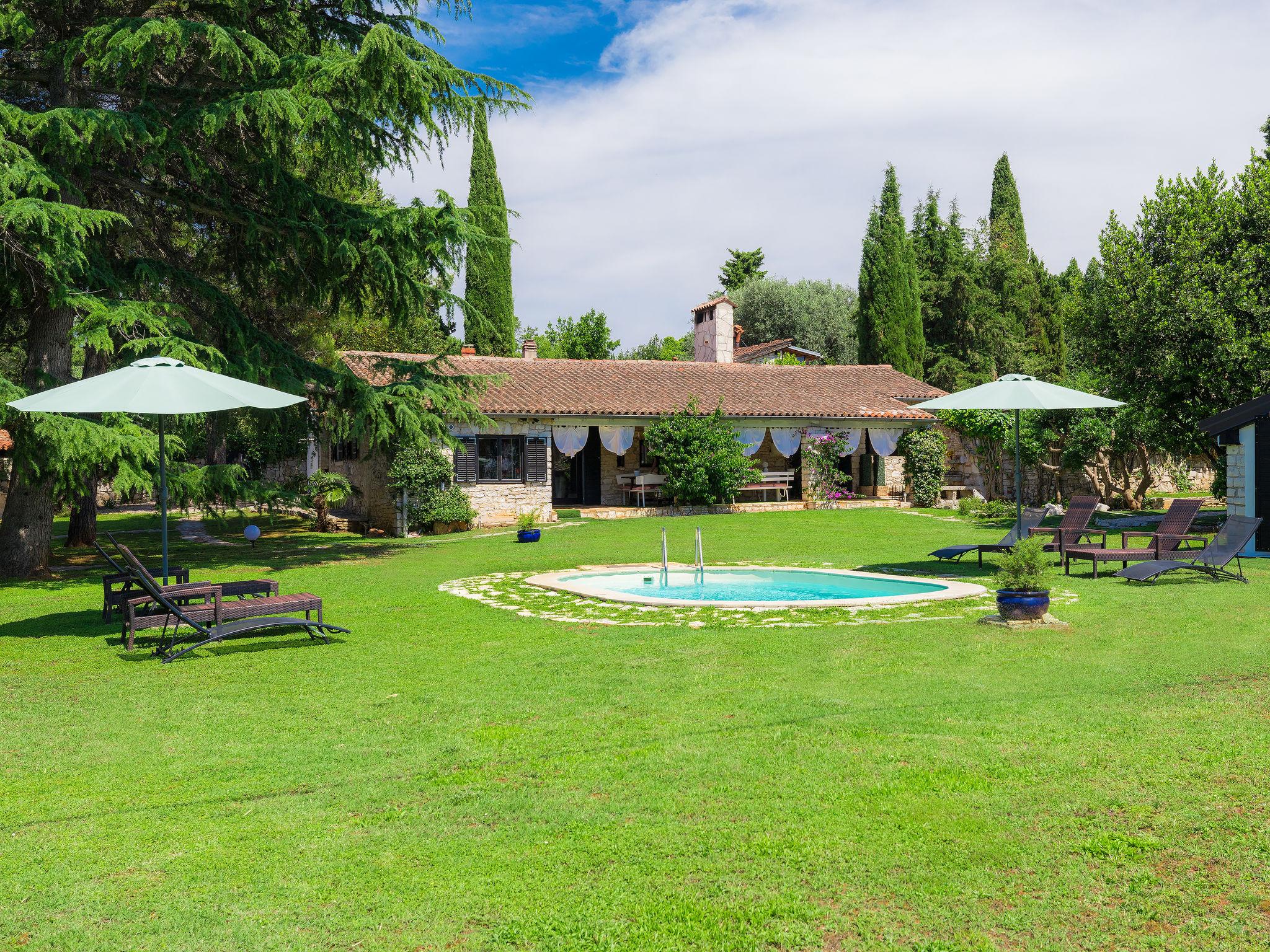 Foto 2 - Casa de 4 quartos em Umag com piscina privada e jardim