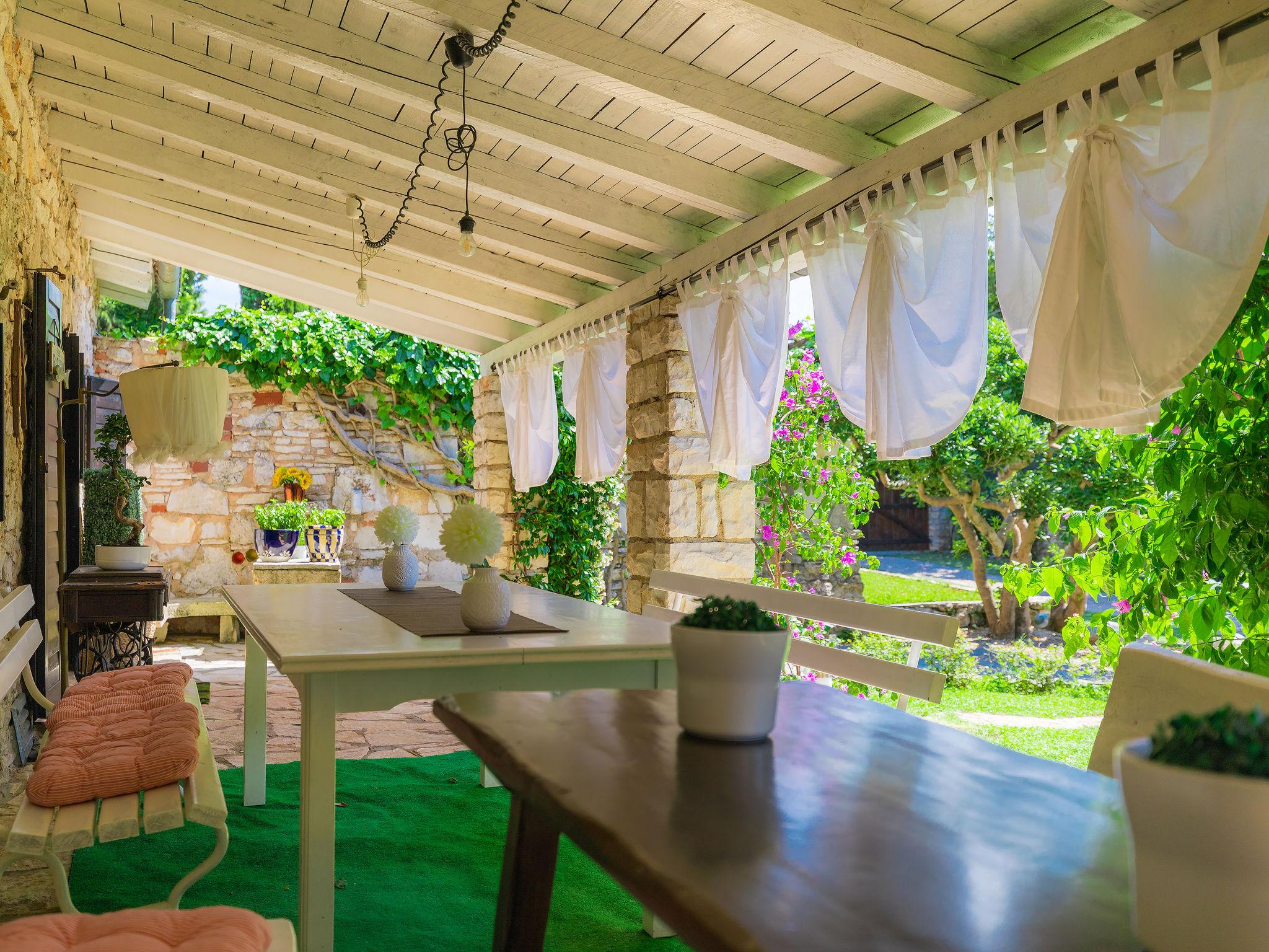 Photo 5 - Maison de 4 chambres à Umag avec piscine privée et jardin