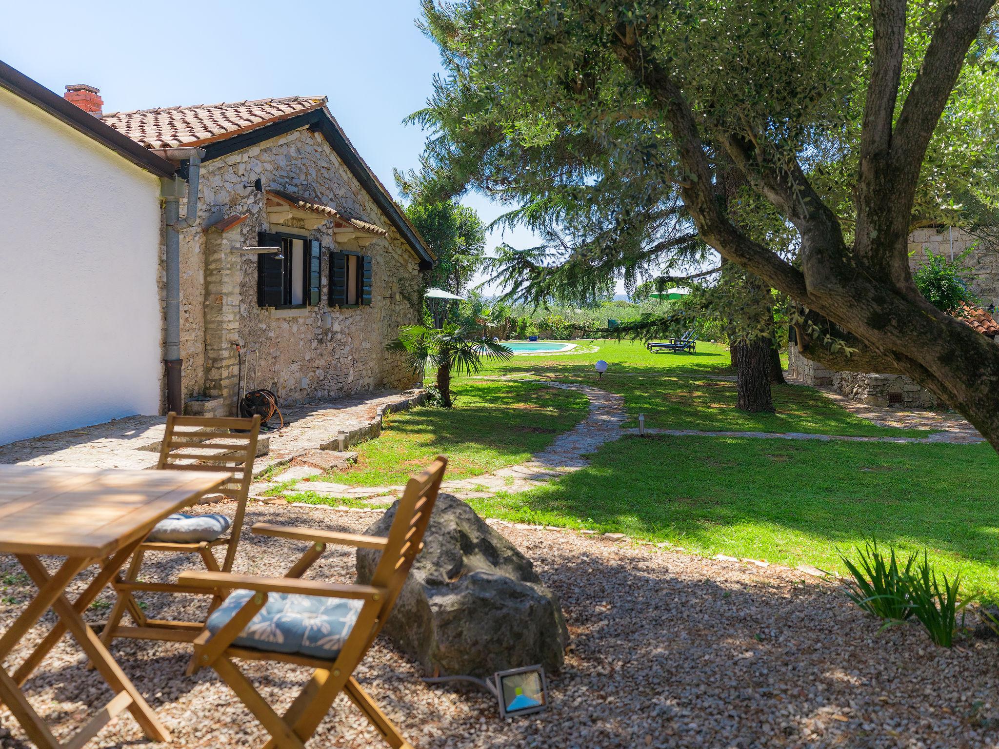 Foto 21 - Casa con 4 camere da letto a Umag con piscina privata e giardino