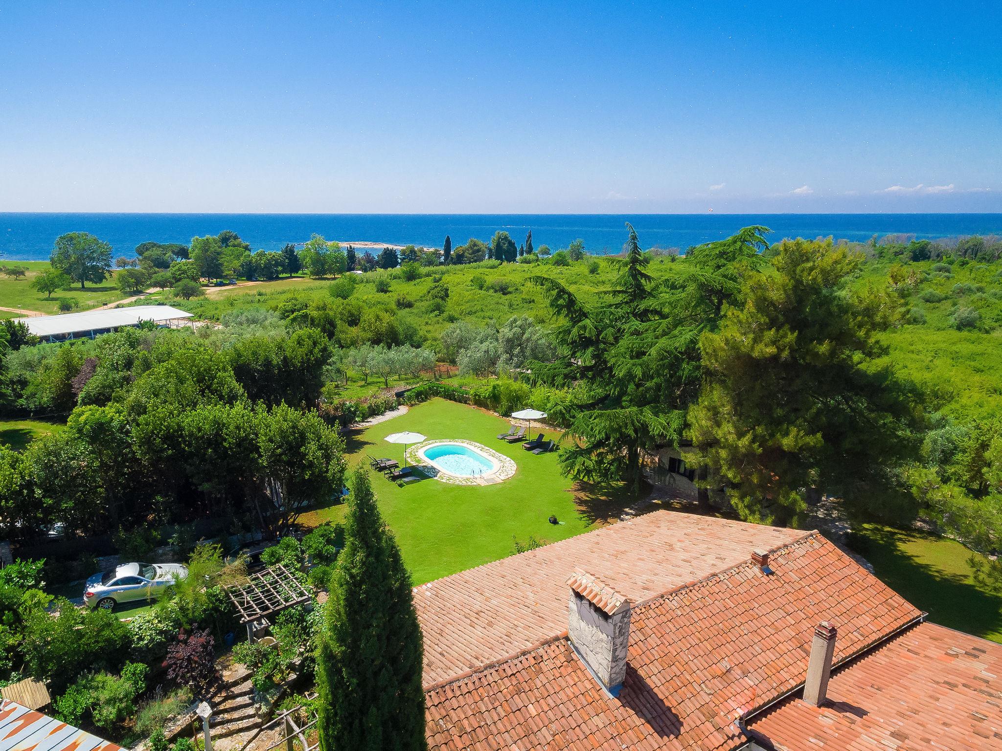 Photo 1 - Maison de 4 chambres à Umag avec piscine privée et vues à la mer