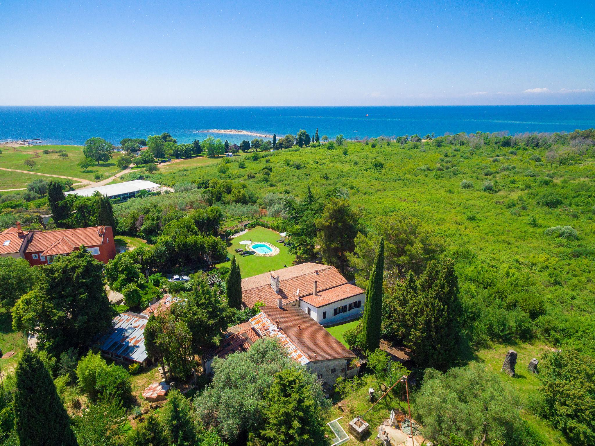 Foto 44 - Casa con 4 camere da letto a Umag con piscina privata e giardino