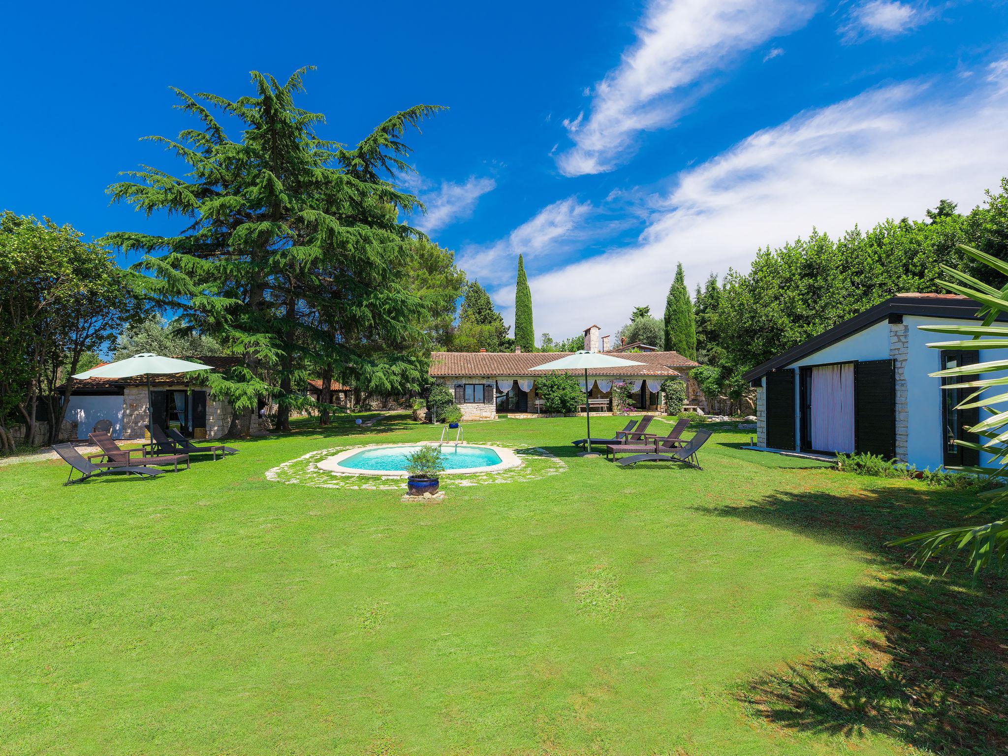 Foto 40 - Casa de 4 habitaciones en Umag con piscina privada y vistas al mar