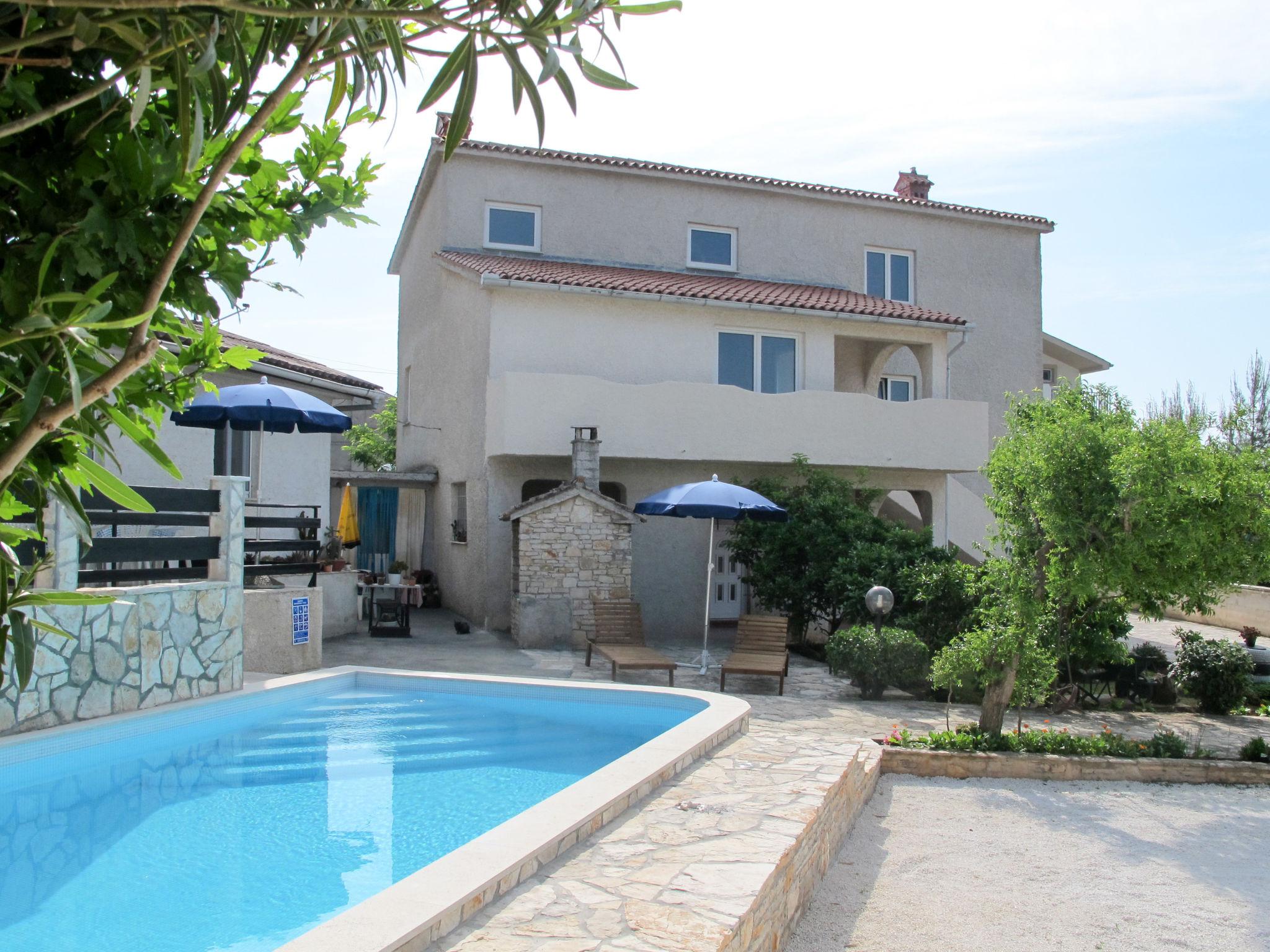 Photo 1 - Maison de 2 chambres à Ližnjan avec piscine et vues à la mer