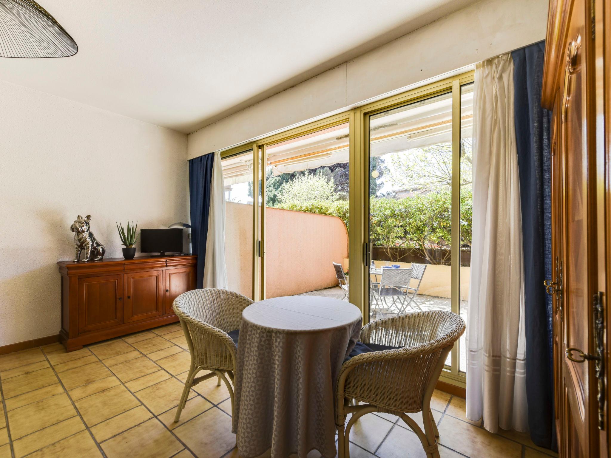 Photo 7 - Apartment in Cavalaire-sur-Mer with terrace and sea view