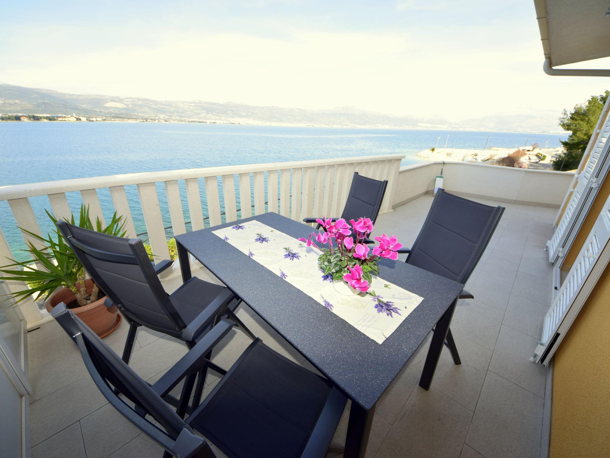 Foto 4 - Apartamento de 2 habitaciones en Trogir con piscina y vistas al mar