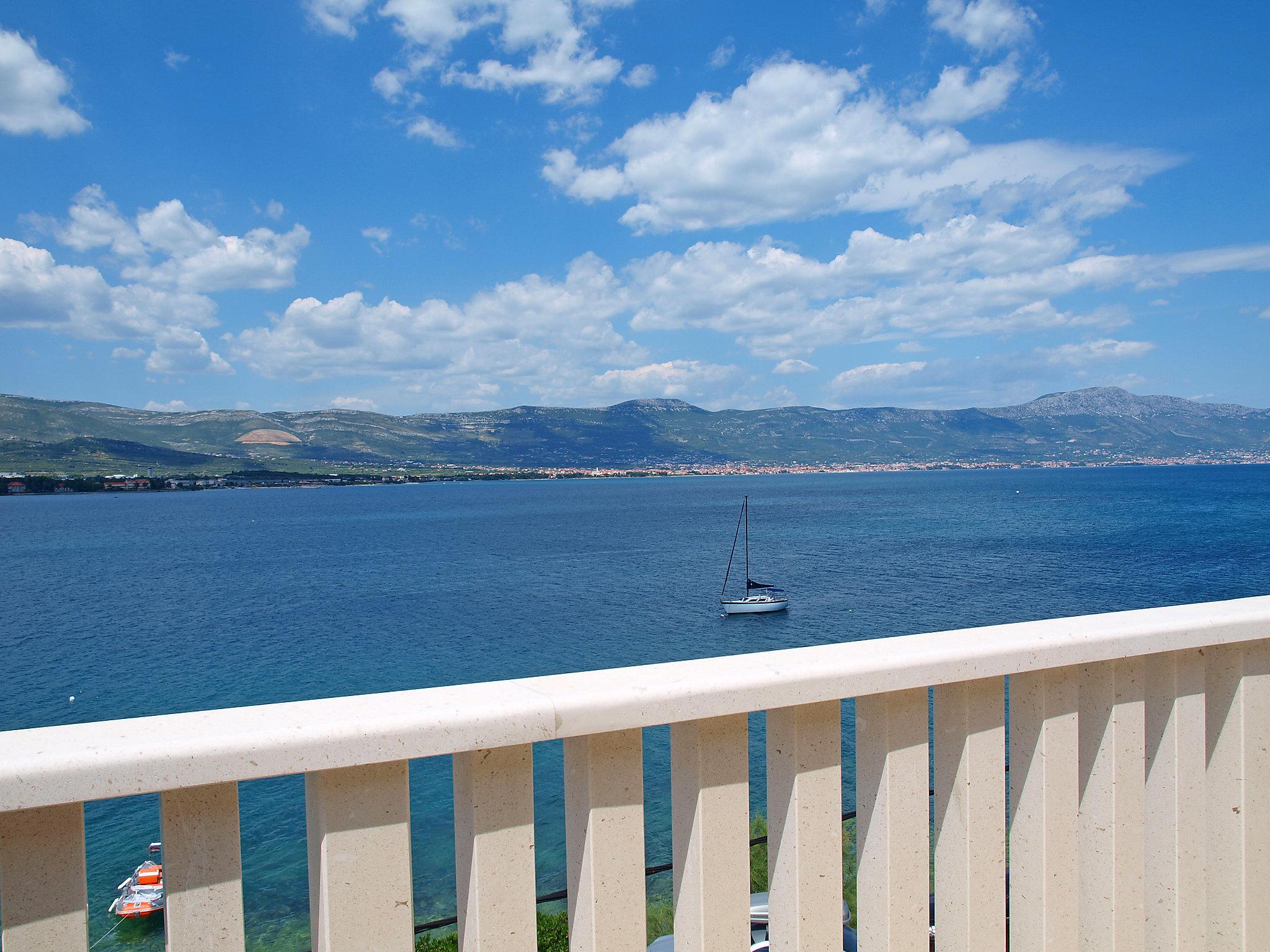 Foto 3 - Apartamento de 2 quartos em Trogir com piscina e vistas do mar