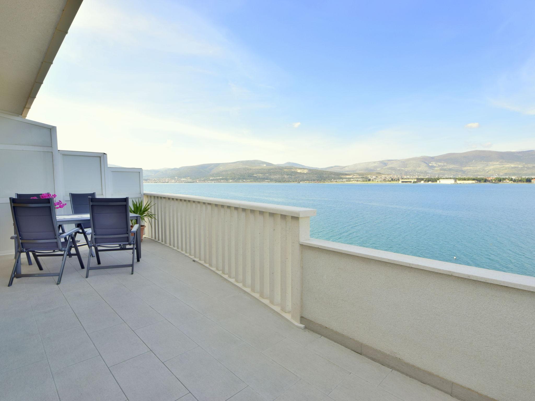 Foto 10 - Apartamento de 2 habitaciones en Trogir con piscina y vistas al mar