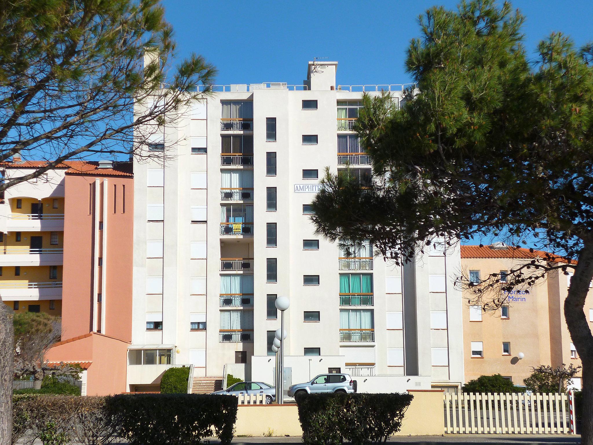 Foto 36 - Appartamento con 1 camera da letto a Le Barcarès con vista mare