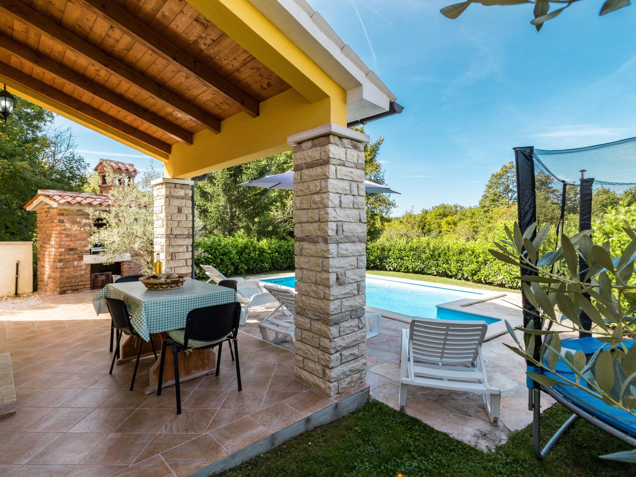 Photo 6 - Maison de 2 chambres à Pićan avec piscine privée et terrasse