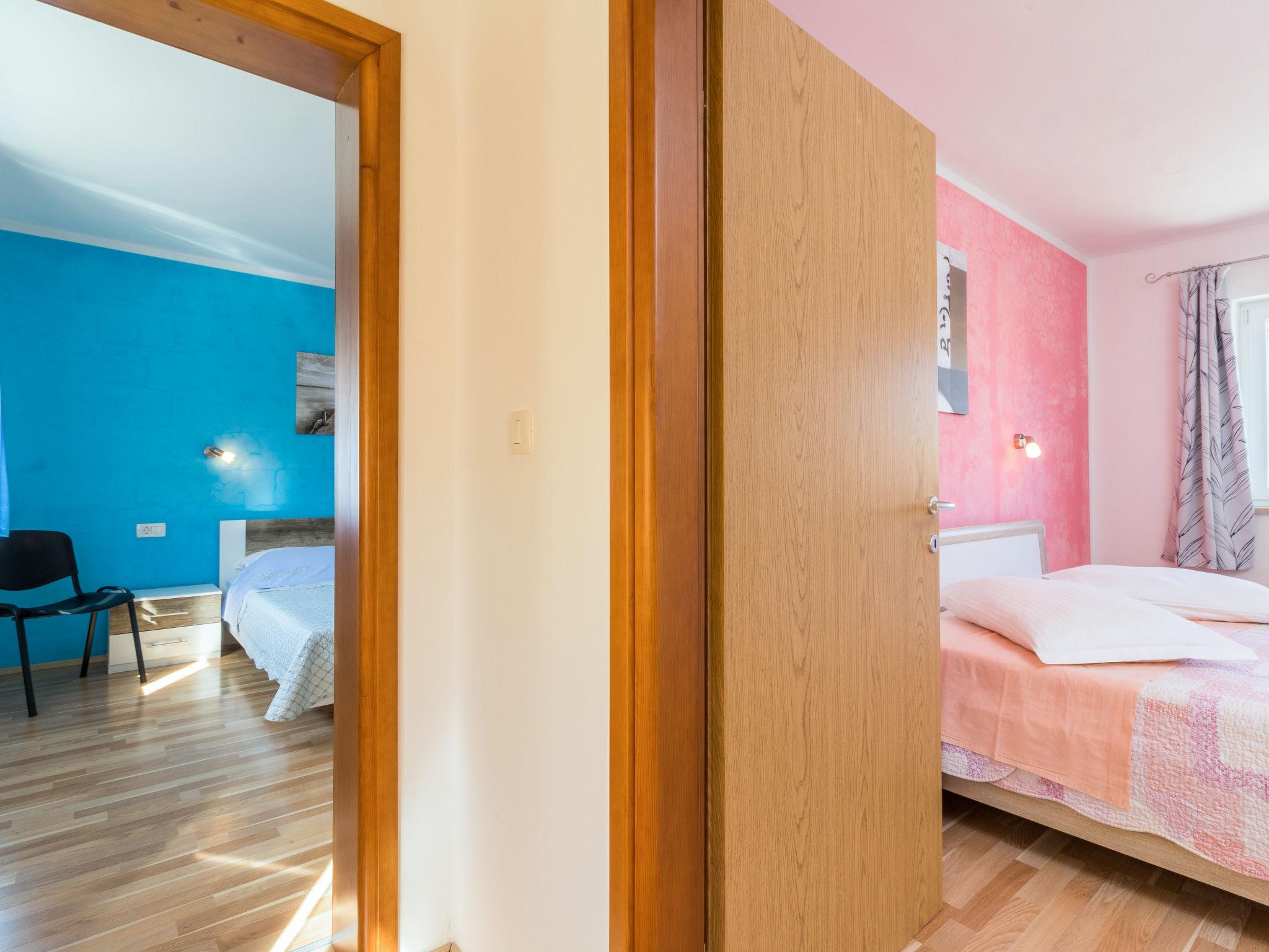 Foto 11 - Casa con 2 camere da letto a Pićan con piscina privata e terrazza