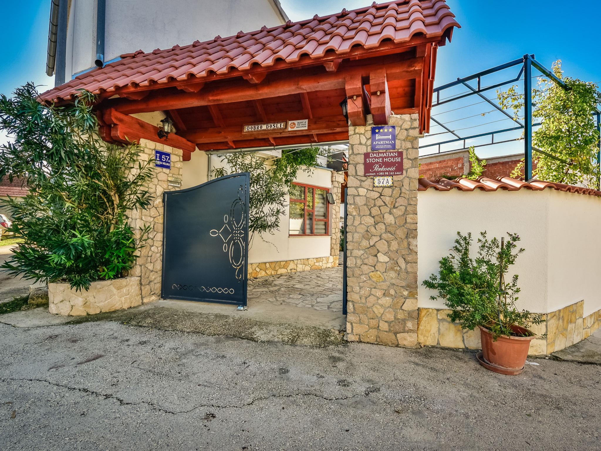 Foto 14 - Casa con 3 camere da letto a Vodice con piscina privata e terrazza