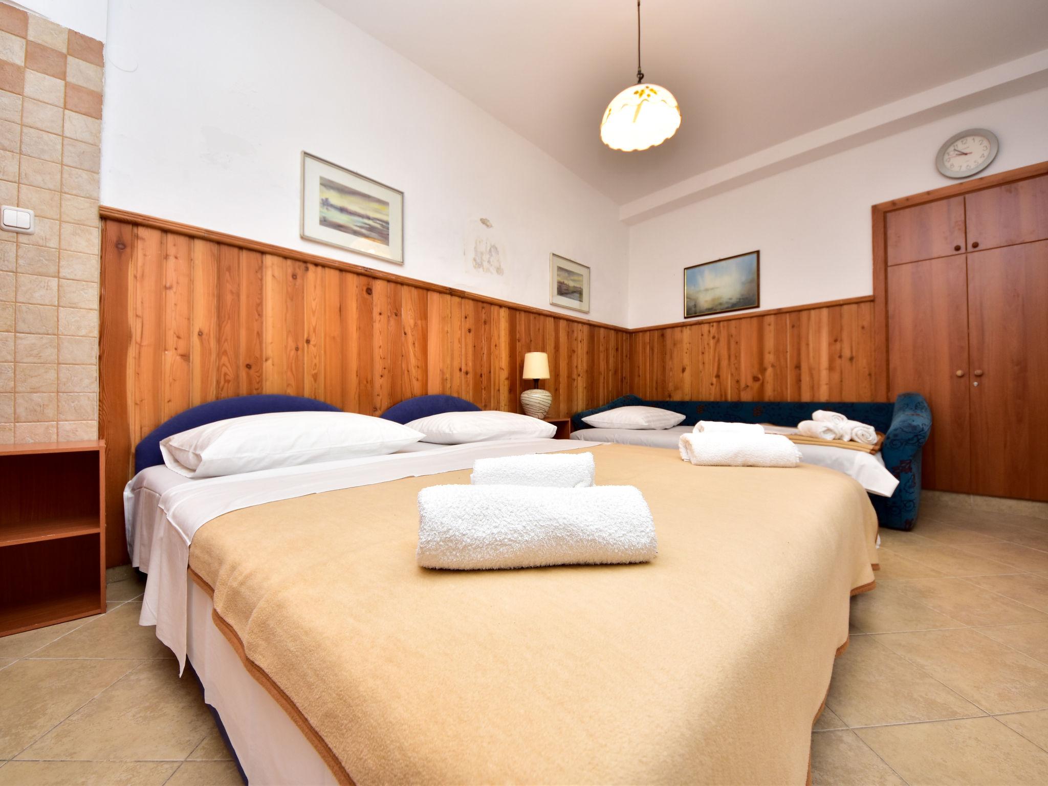 Foto 4 - Casa con 3 camere da letto a Vodice con piscina privata e vista mare