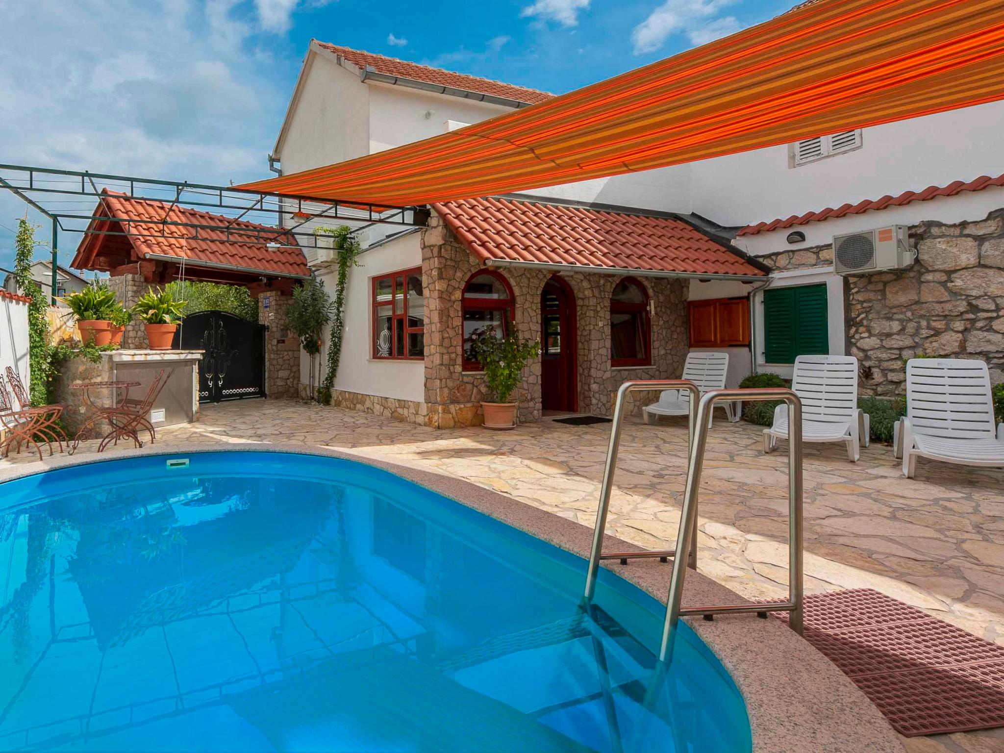 Foto 1 - Casa de 3 quartos em Vodice com piscina privada e terraço