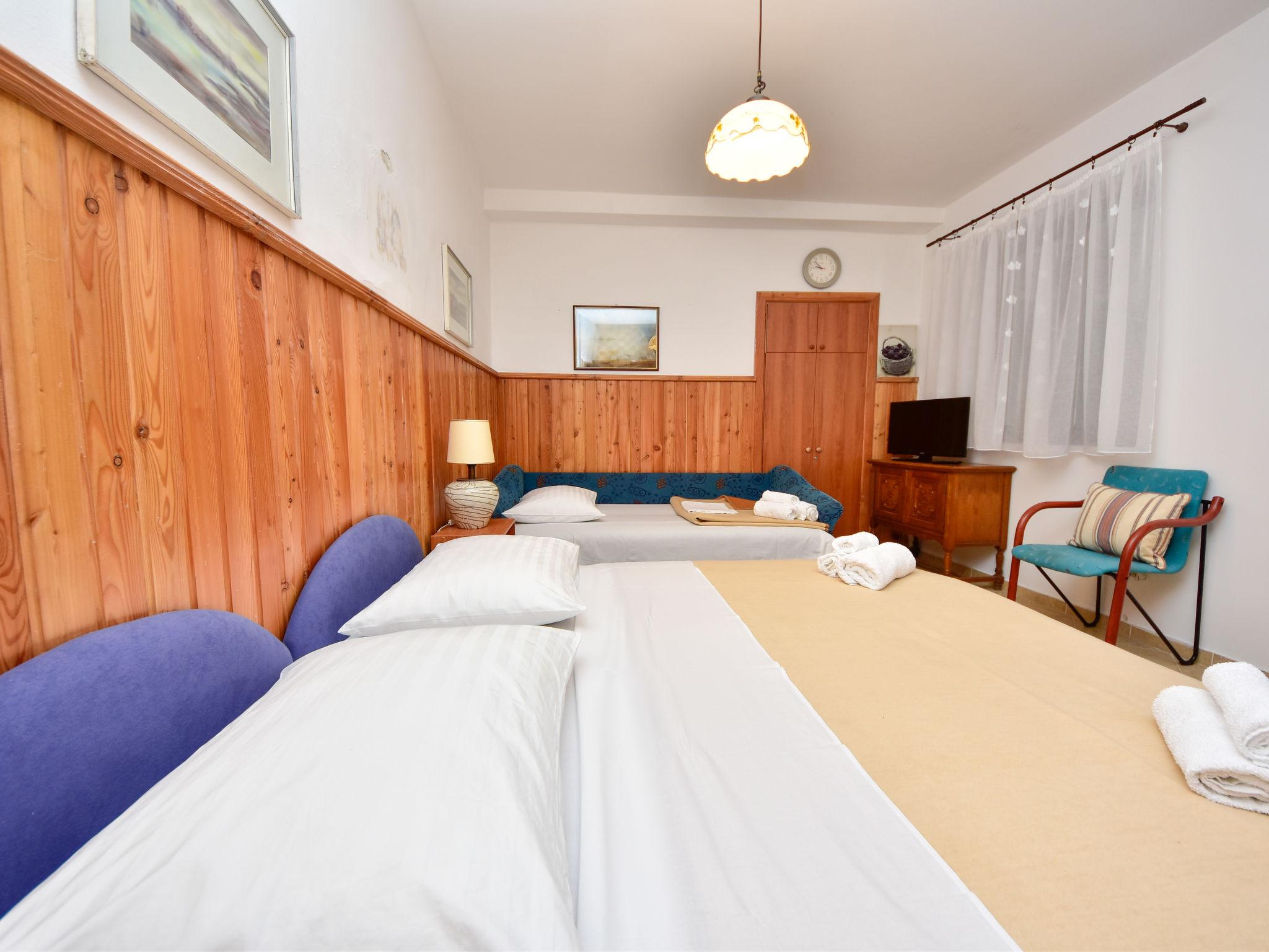 Foto 3 - Casa con 3 camere da letto a Vodice con piscina privata e vista mare