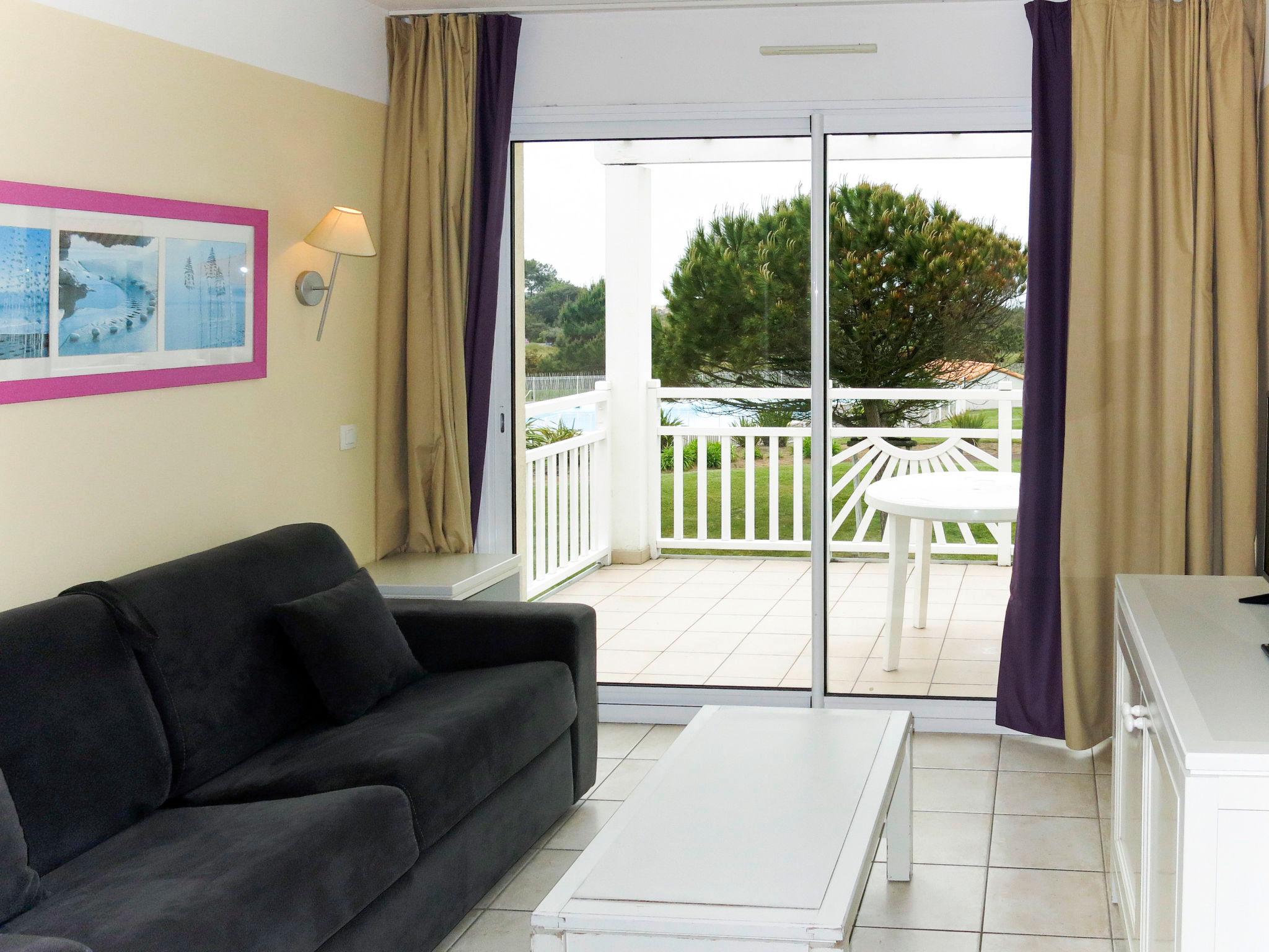 Foto 2 - Apartamento de 1 habitación en Les Sables-d'Olonne con piscina y jardín