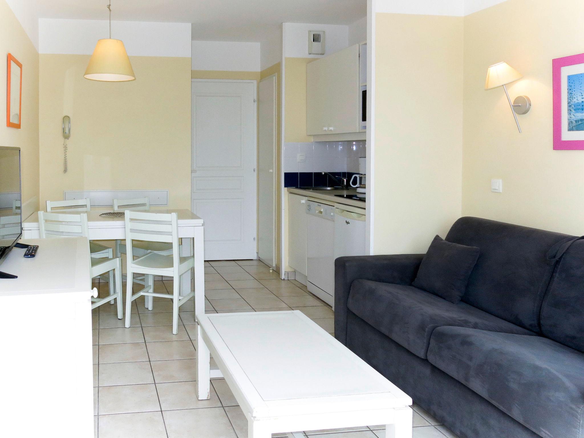 Foto 3 - Appartamento con 1 camera da letto a Les Sables-d'Olonne con piscina e vista mare