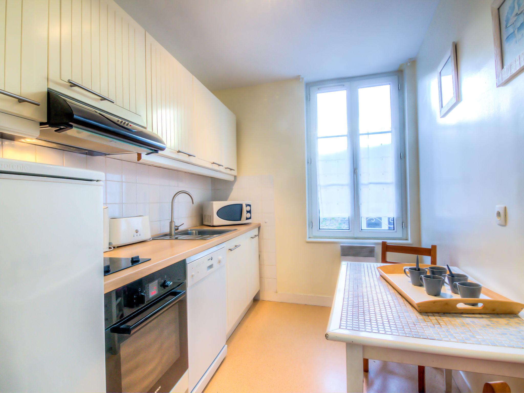 Foto 11 - Apartment mit 2 Schlafzimmern in Trouville-sur-Mer mit blick aufs meer