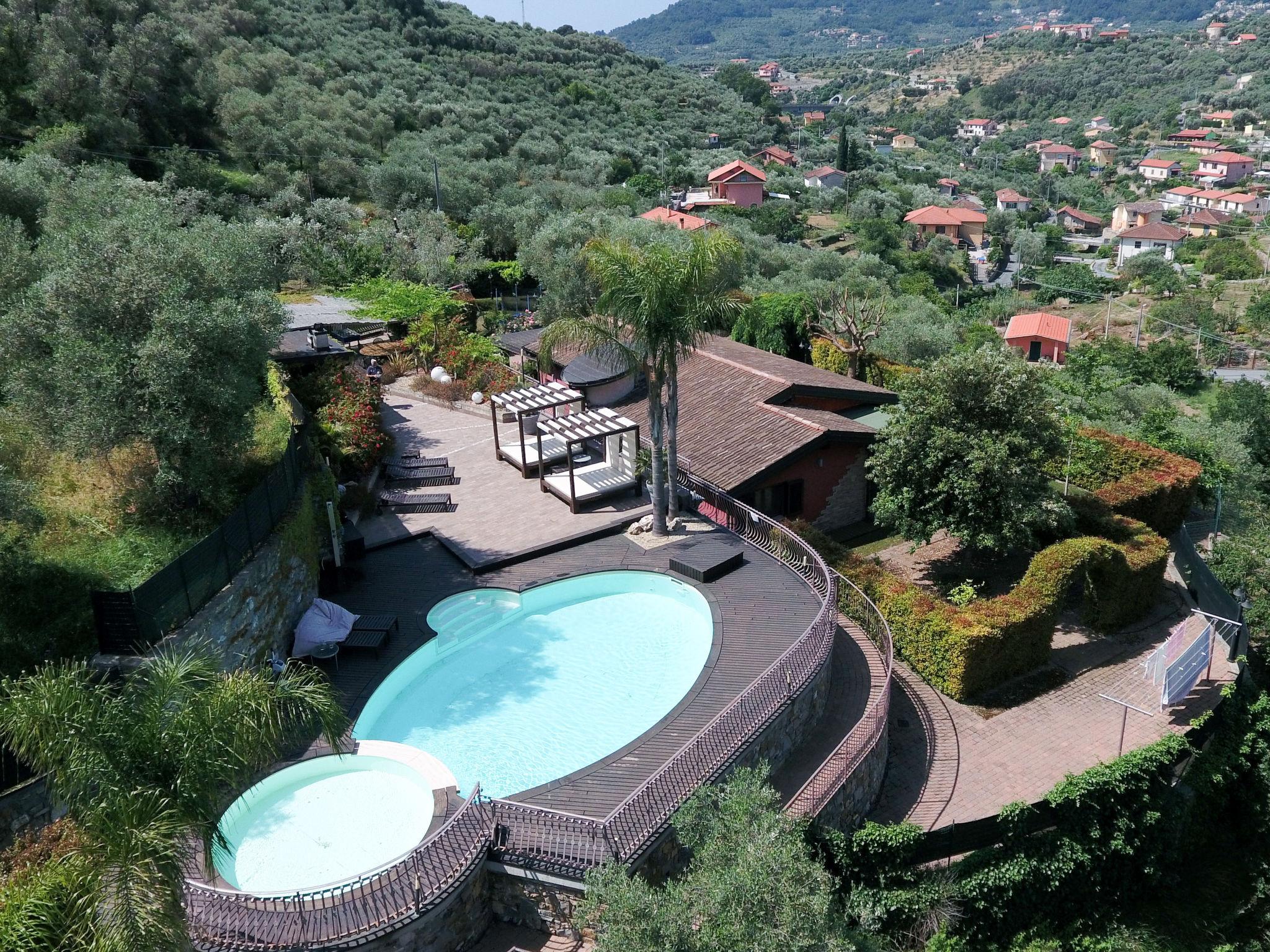 Foto 5 - Casa con 4 camere da letto a Imperia con piscina privata e giardino