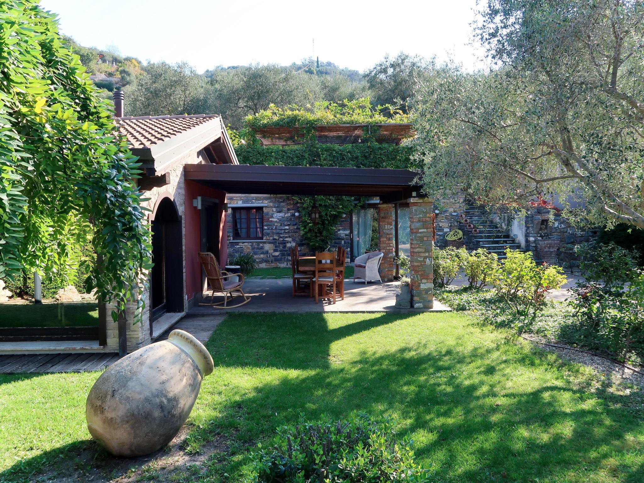 Photo 29 - Maison de 4 chambres à Imperia avec piscine privée et jardin