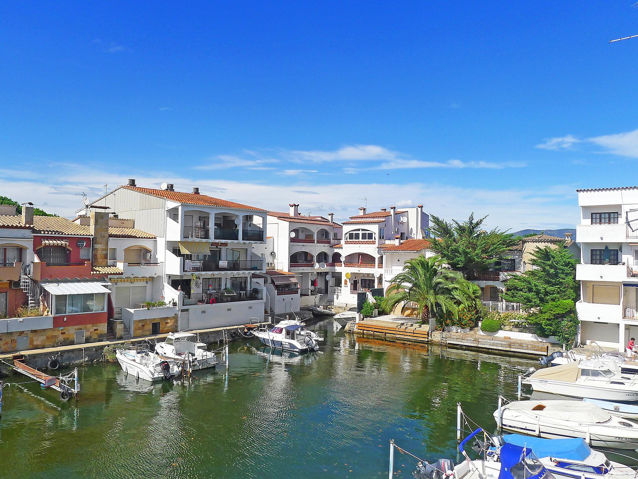 Foto 21 - Apartamento de 1 habitación en Castelló d'Empúries con terraza y vistas al mar