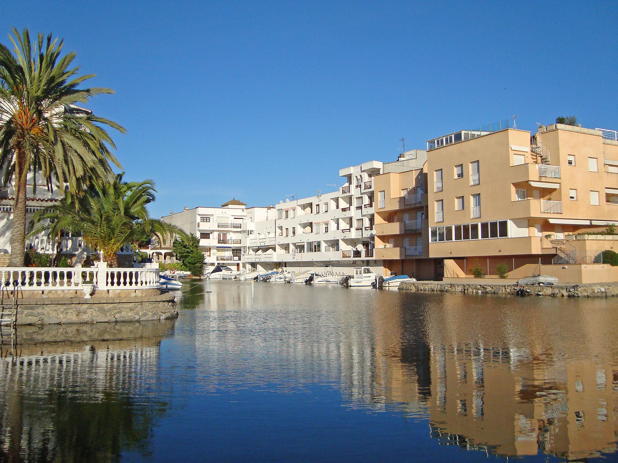 Foto 19 - Apartamento de 1 habitación en Castelló d'Empúries con terraza y vistas al mar