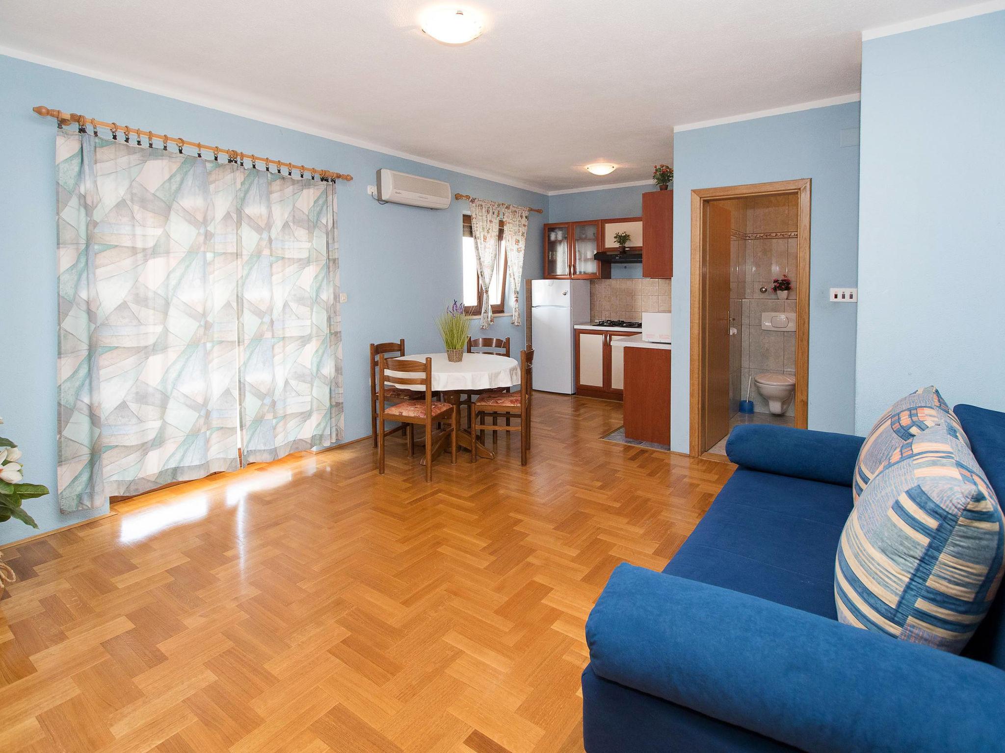 Foto 7 - Appartamento con 1 camera da letto a Crikvenica con giardino e vista mare