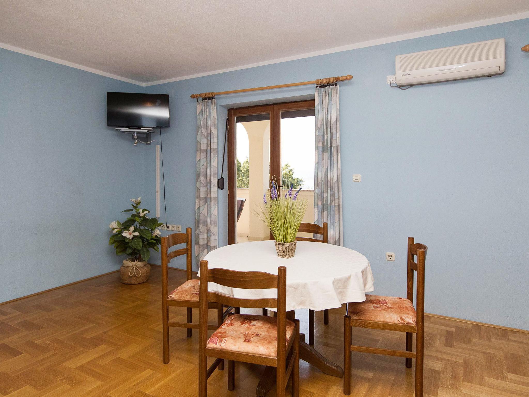 Foto 5 - Apartment mit 1 Schlafzimmer in Crikvenica mit garten und blick aufs meer