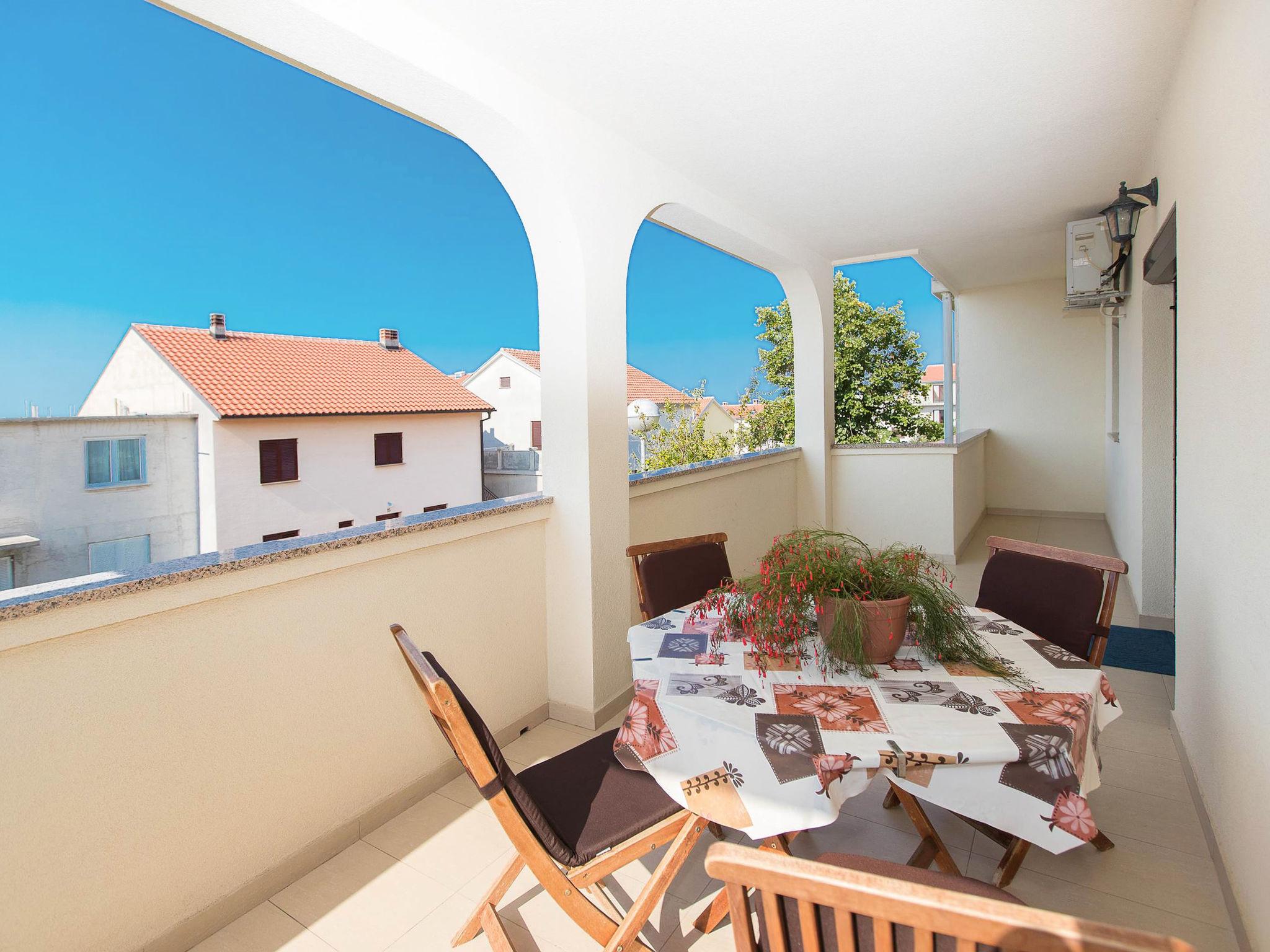 Photo 2 - 1 bedroom Apartment in Crikvenica with garden and sea view