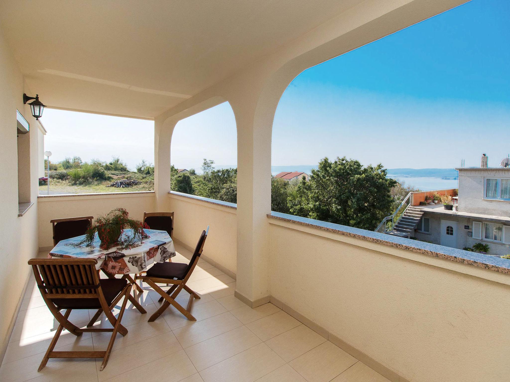 Foto 1 - Apartamento de 1 habitación en Crikvenica con jardín y vistas al mar