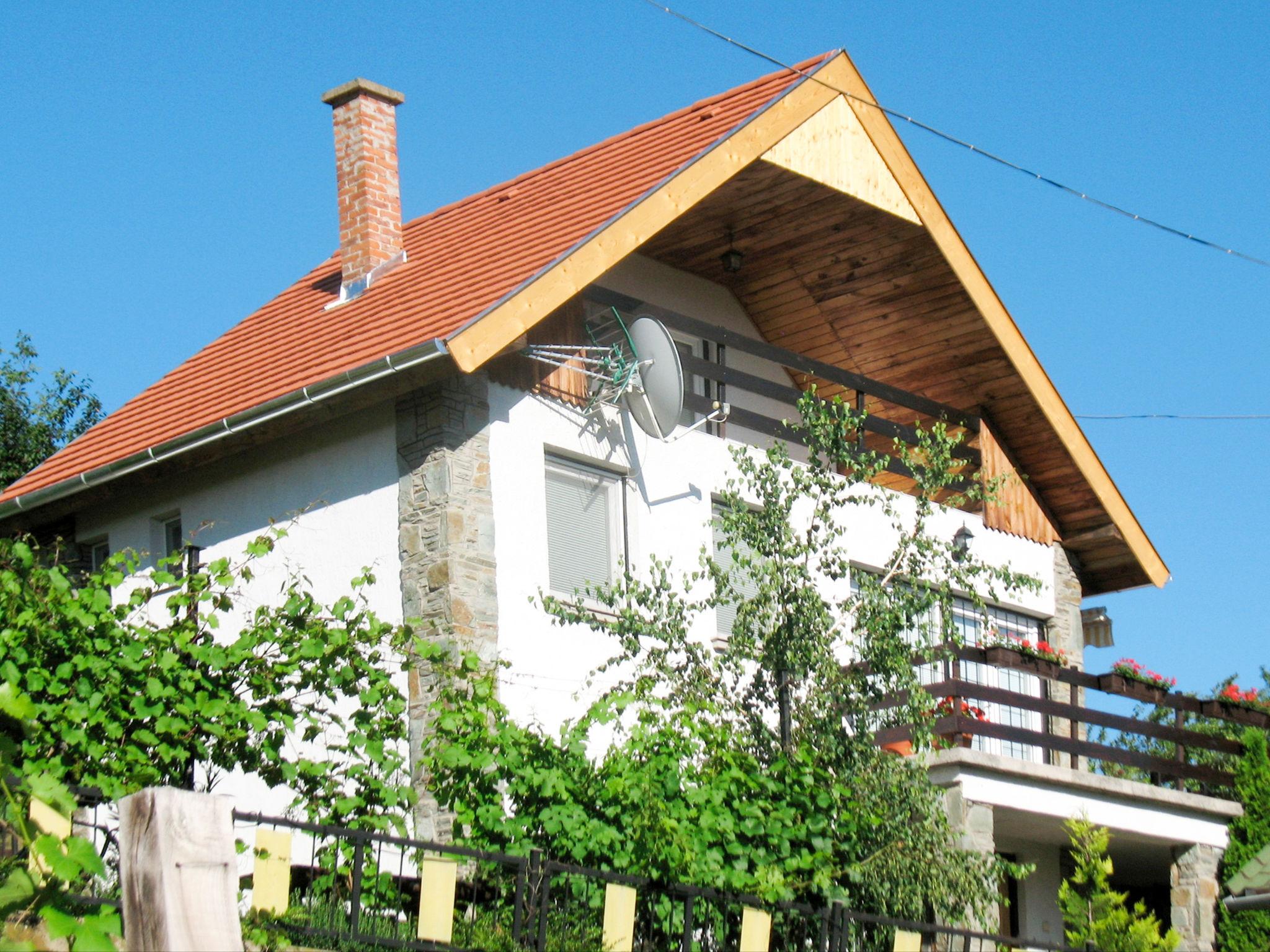 Foto 1 - Casa de 2 habitaciones en Ábrahámhegy con jardín y vistas al mar