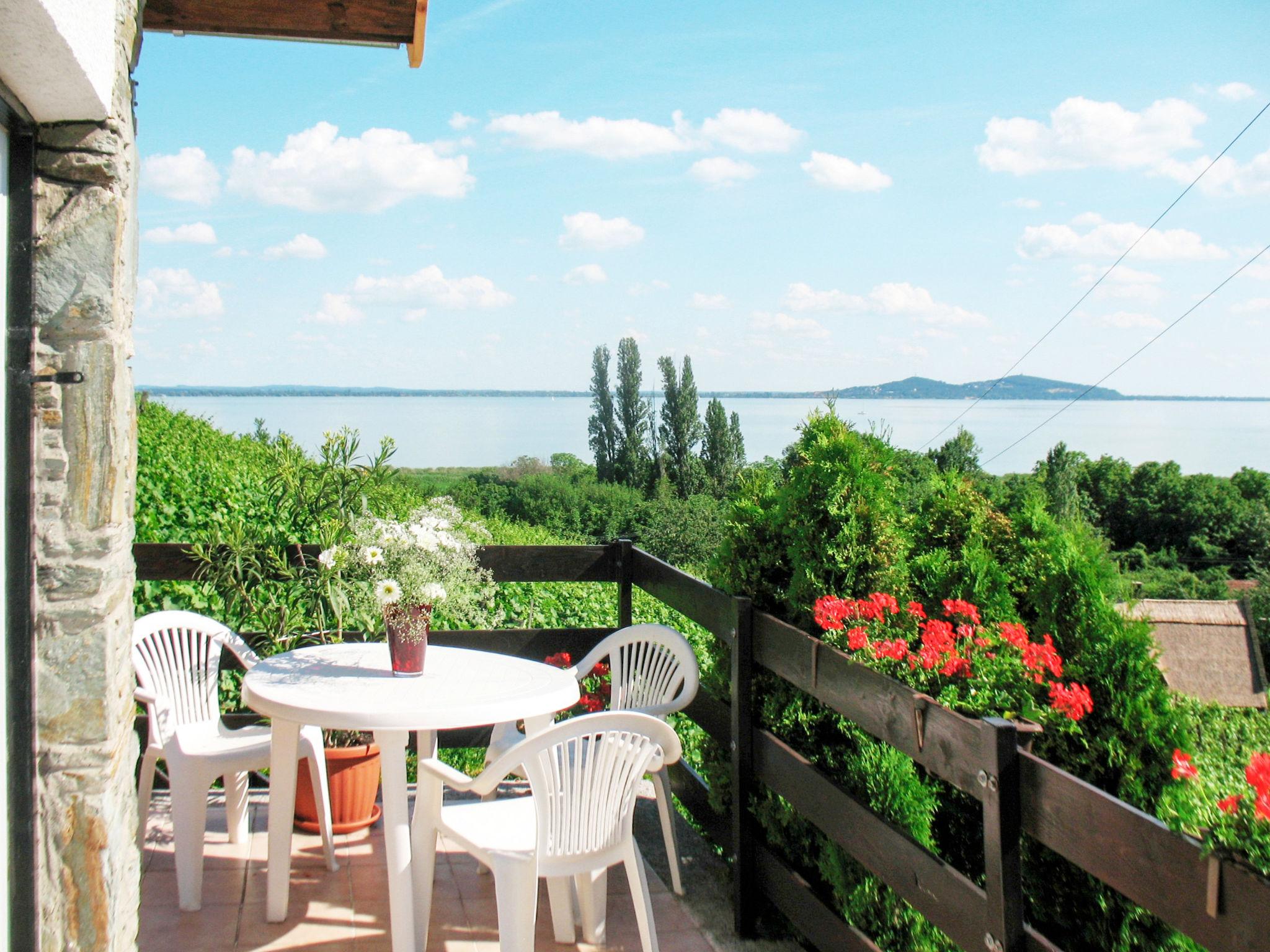 Photo 2 - Maison de 2 chambres à Ábrahámhegy avec jardin et vues à la mer