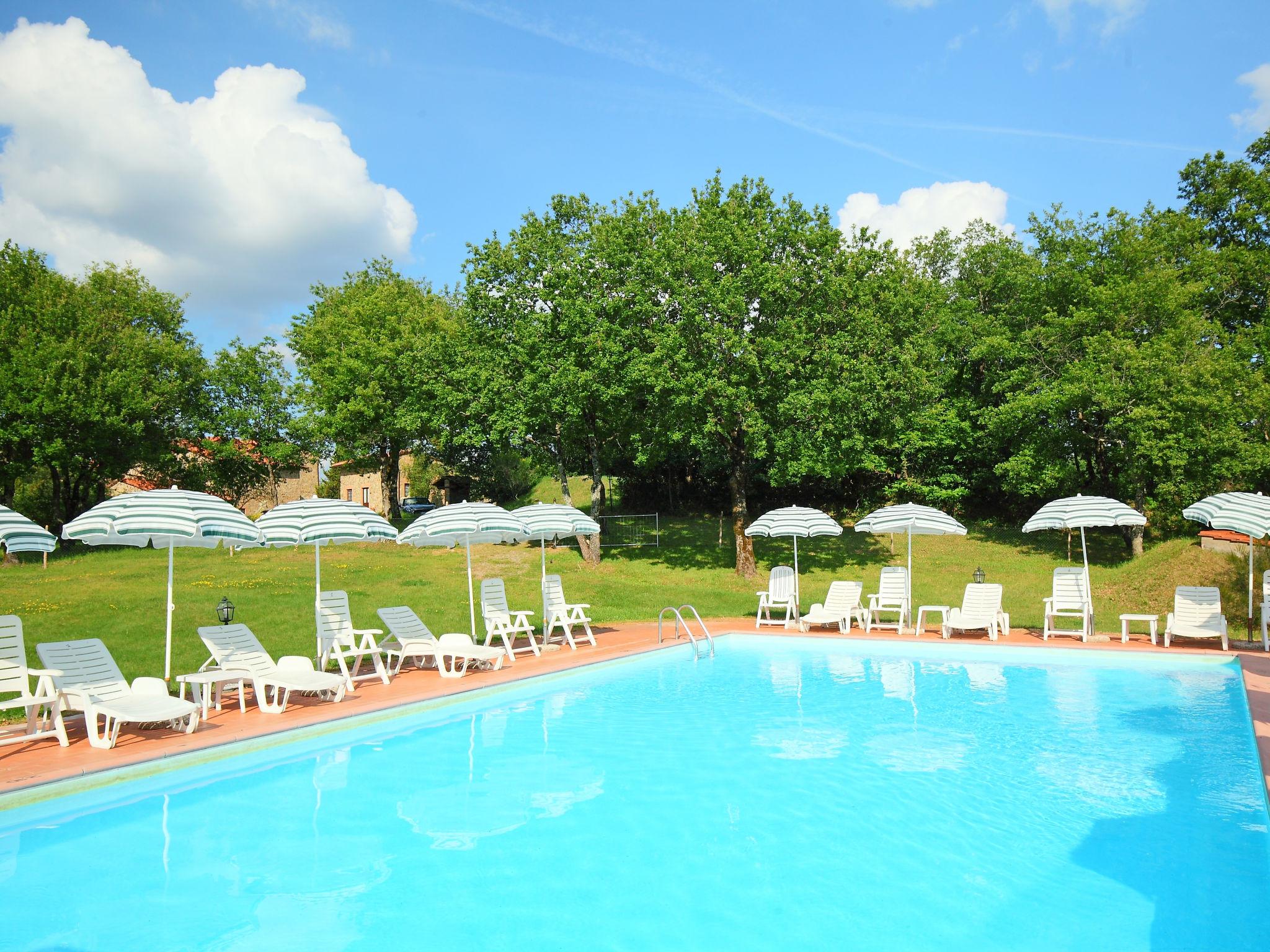 Photo 16 - Appartement de 2 chambres à Gaiole in Chianti avec piscine et jardin