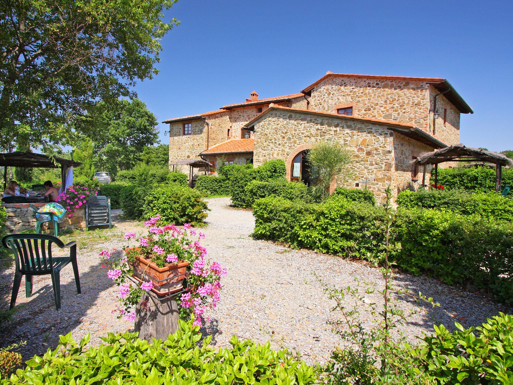 Foto 17 - Appartamento con 2 camere da letto a Gaiole in Chianti con piscina e giardino