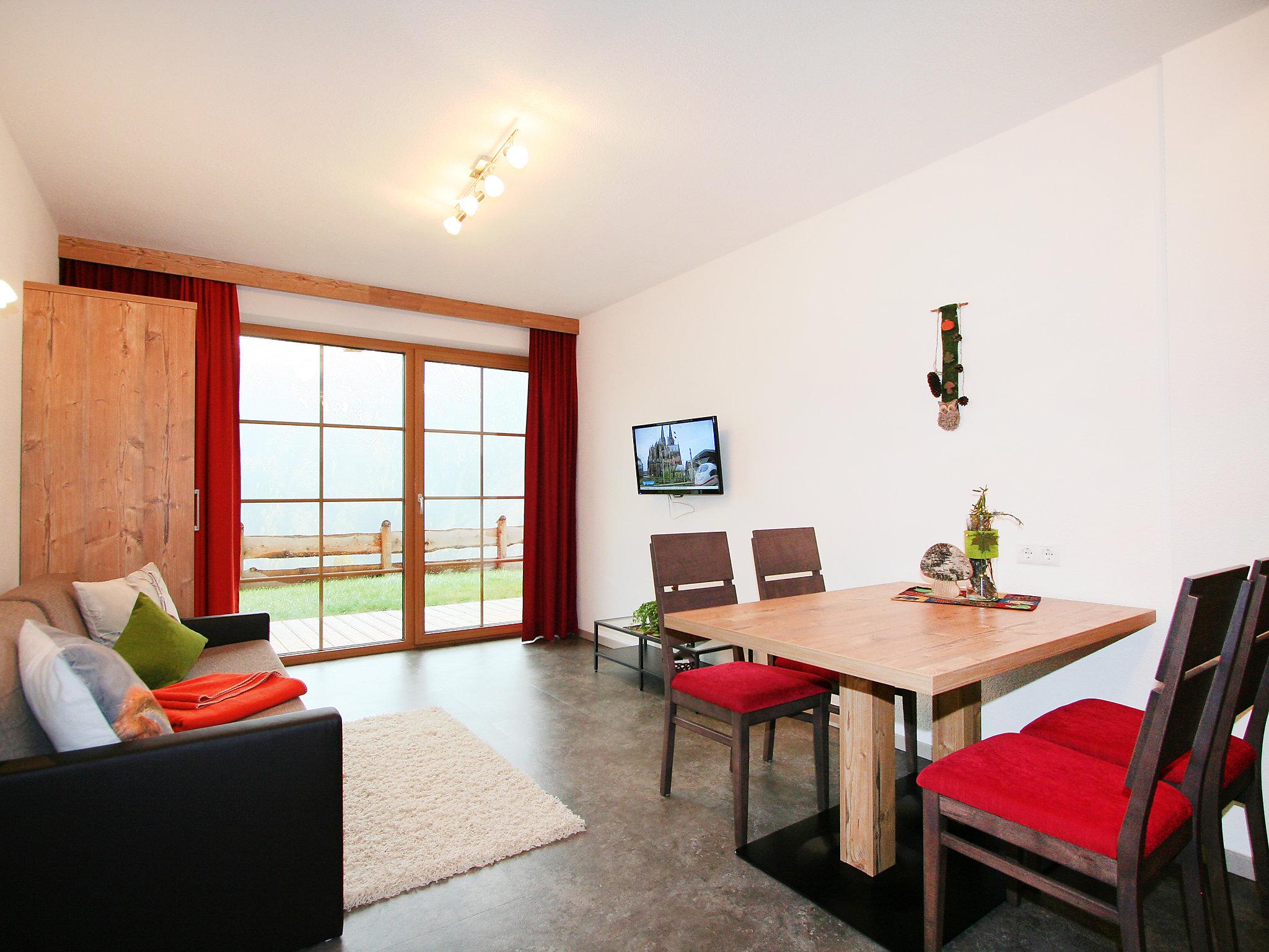 Foto 3 - Appartamento con 2 camere da letto a Längenfeld con giardino e vista sulle montagne