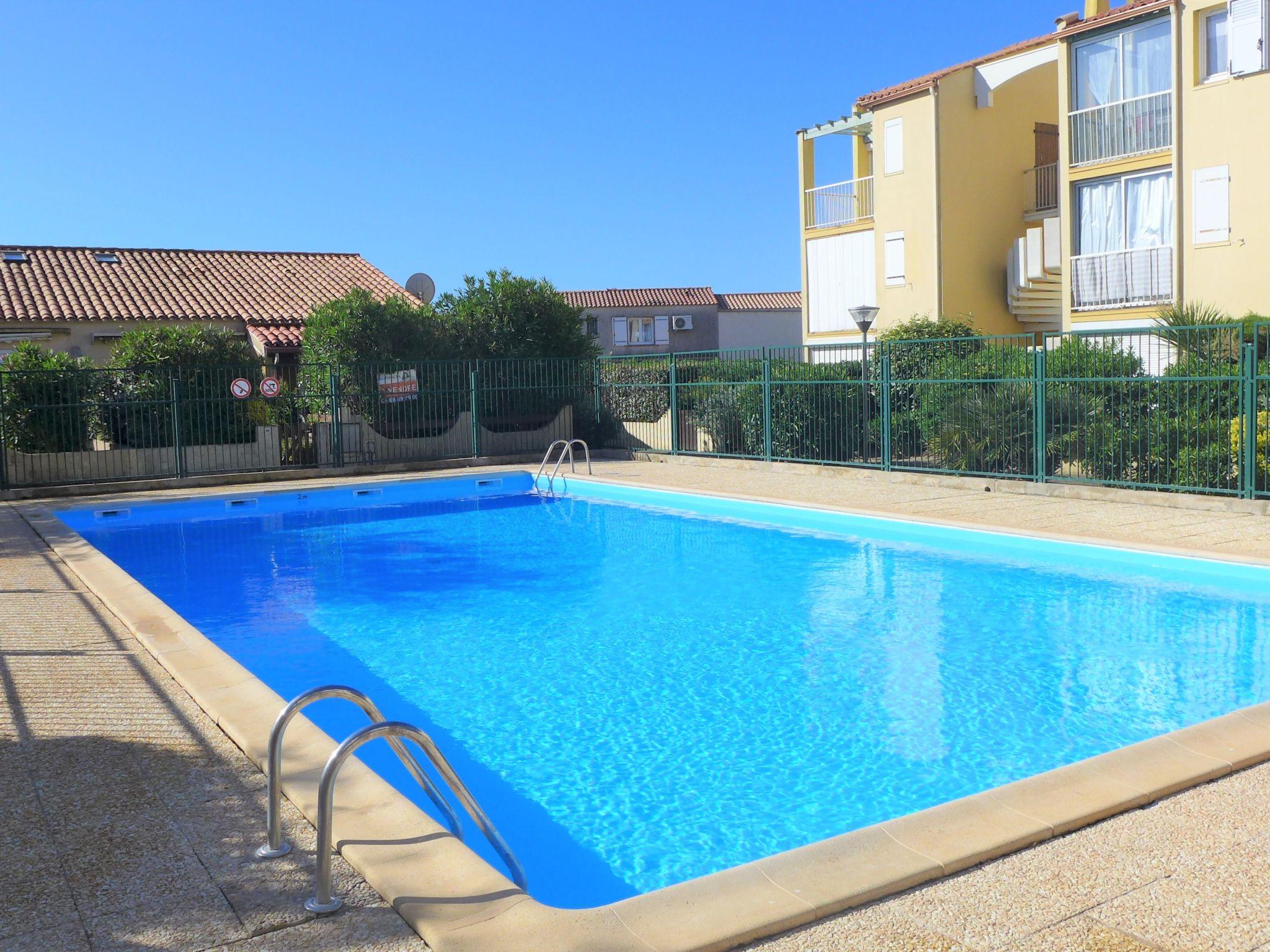 Foto 1 - Casa de 1 habitación en Fleury con piscina y vistas al mar