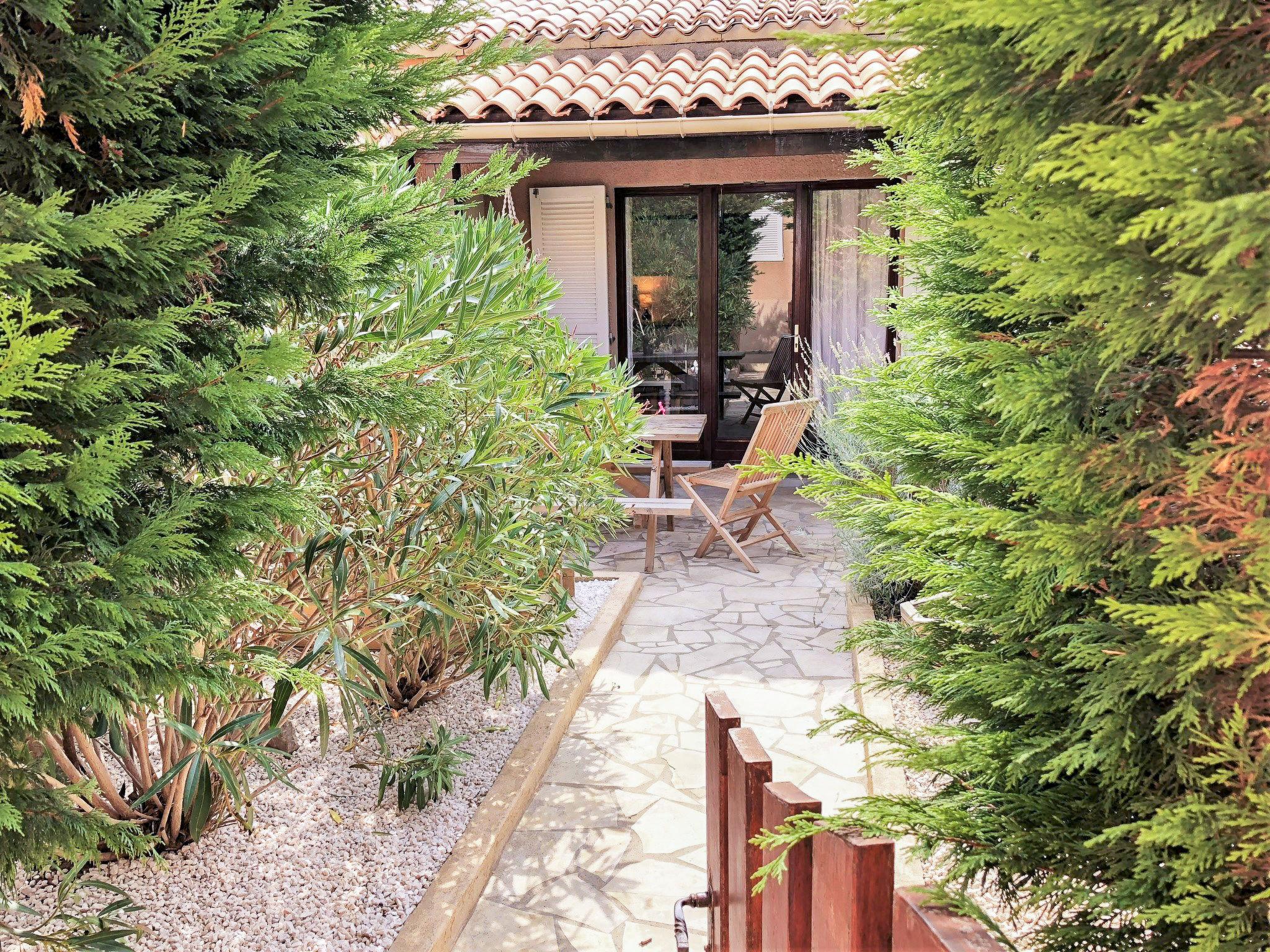 Photo 15 - Maison de 1 chambre à Fleury avec piscine et jardin